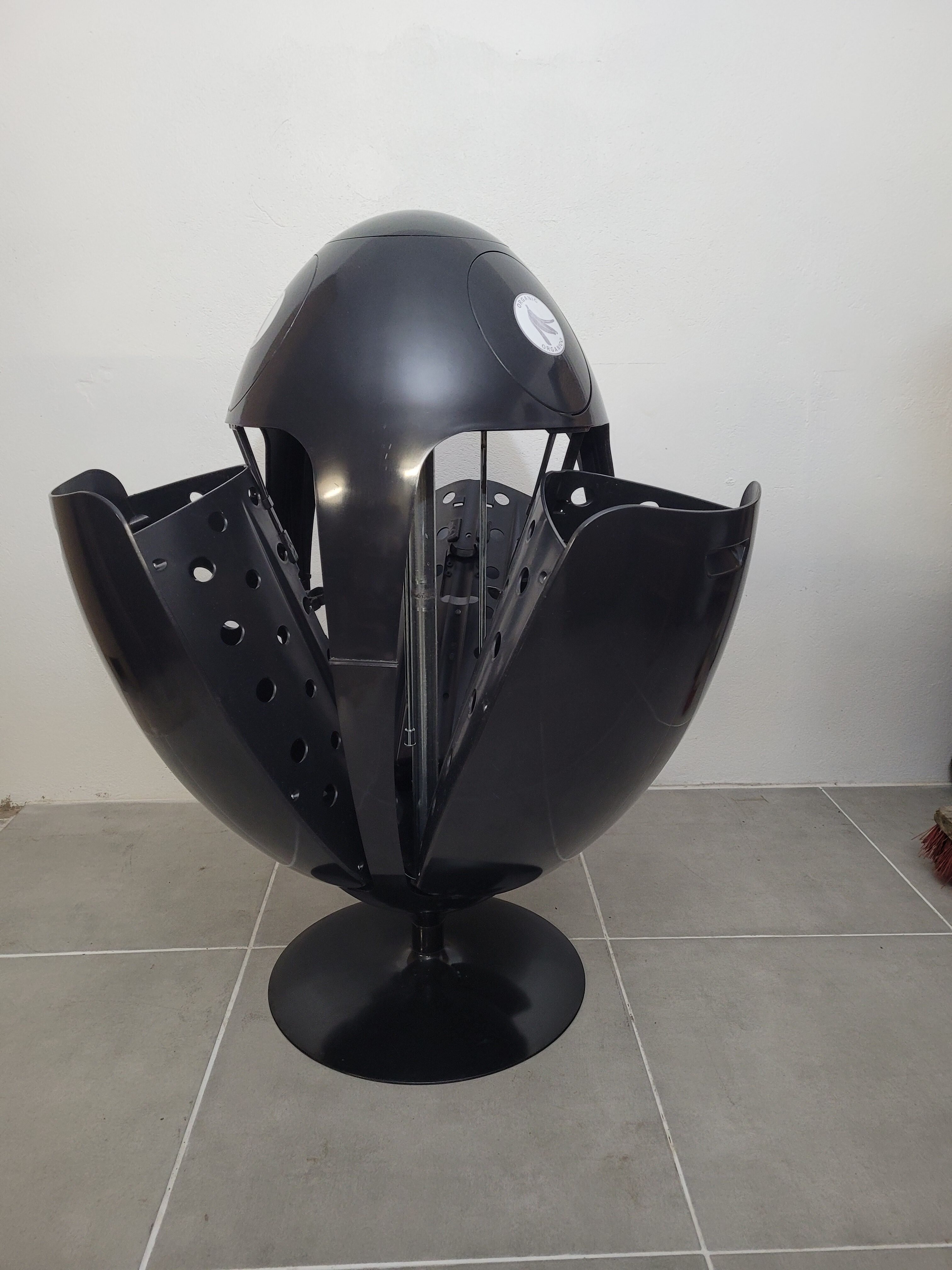 Trash bin "habit design" ovetto gianluca soldi