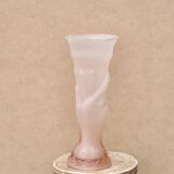 Vase en verre rose figurant une main, années 60