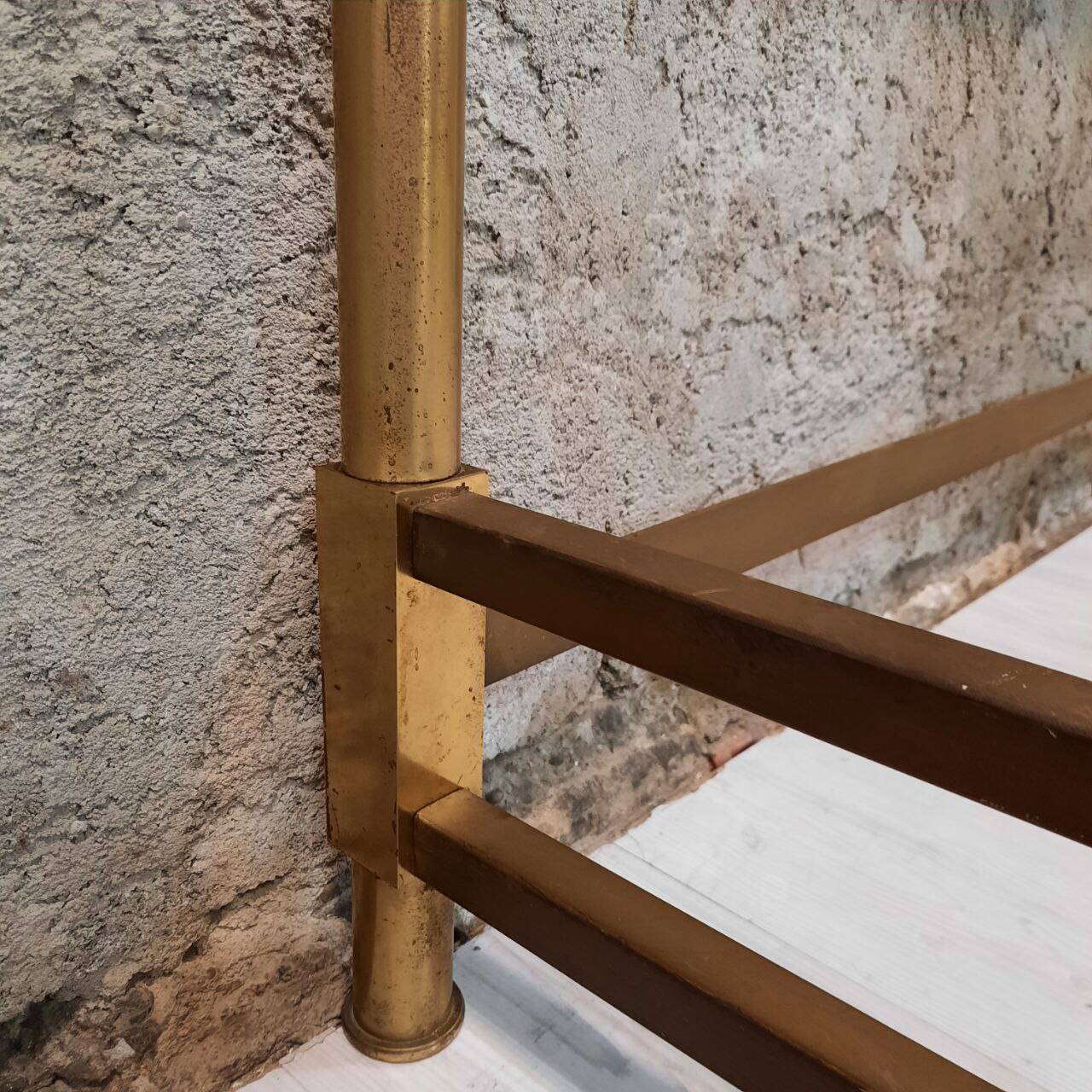 60s/70s bed design Luciano Frigerio in gilded brass