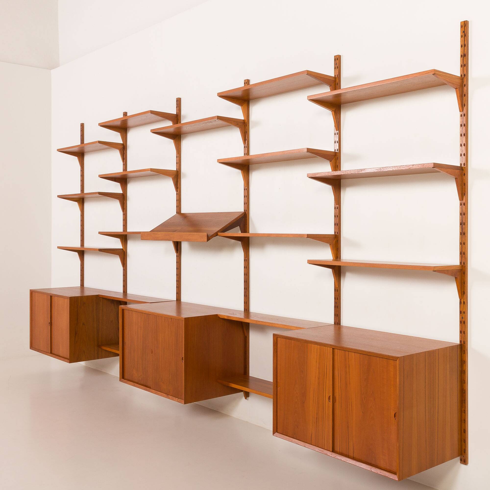 Poul Cadovius extra-large teak wall unit for Cado, 1960s.