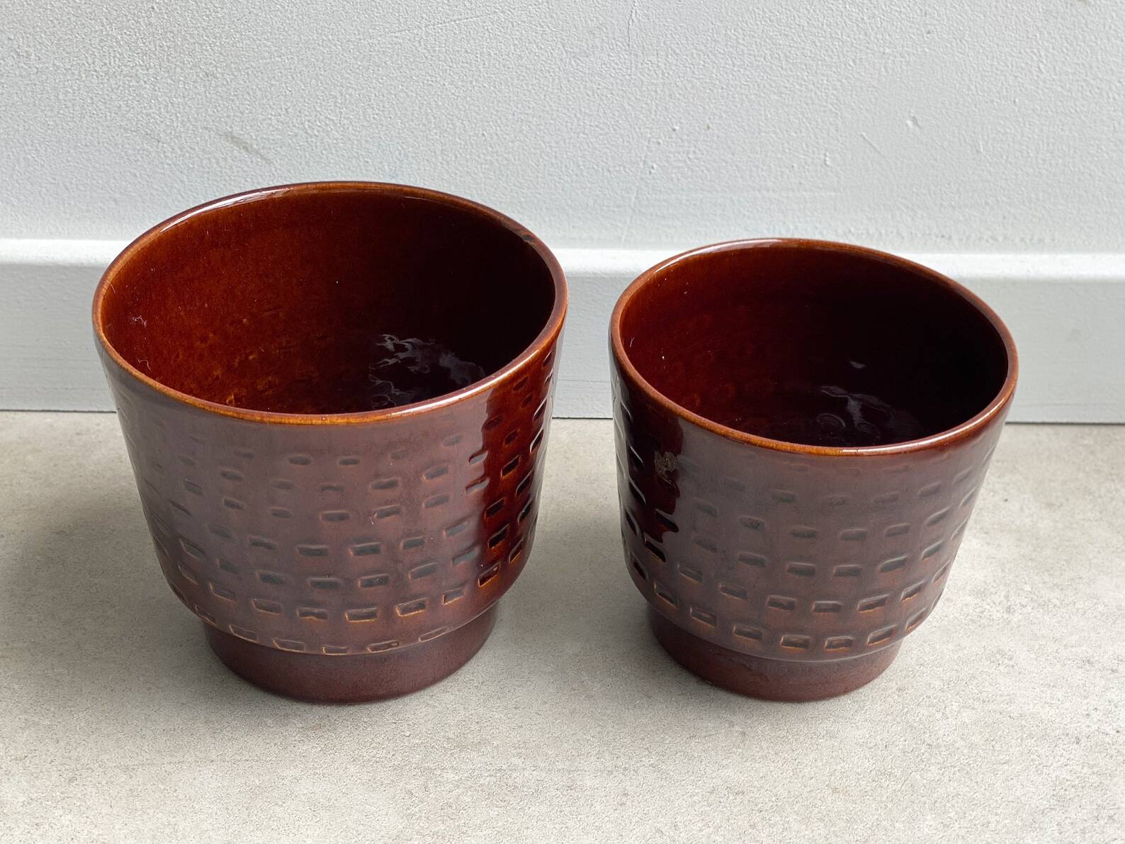 Set of 2 vintage planters - brown ceramic