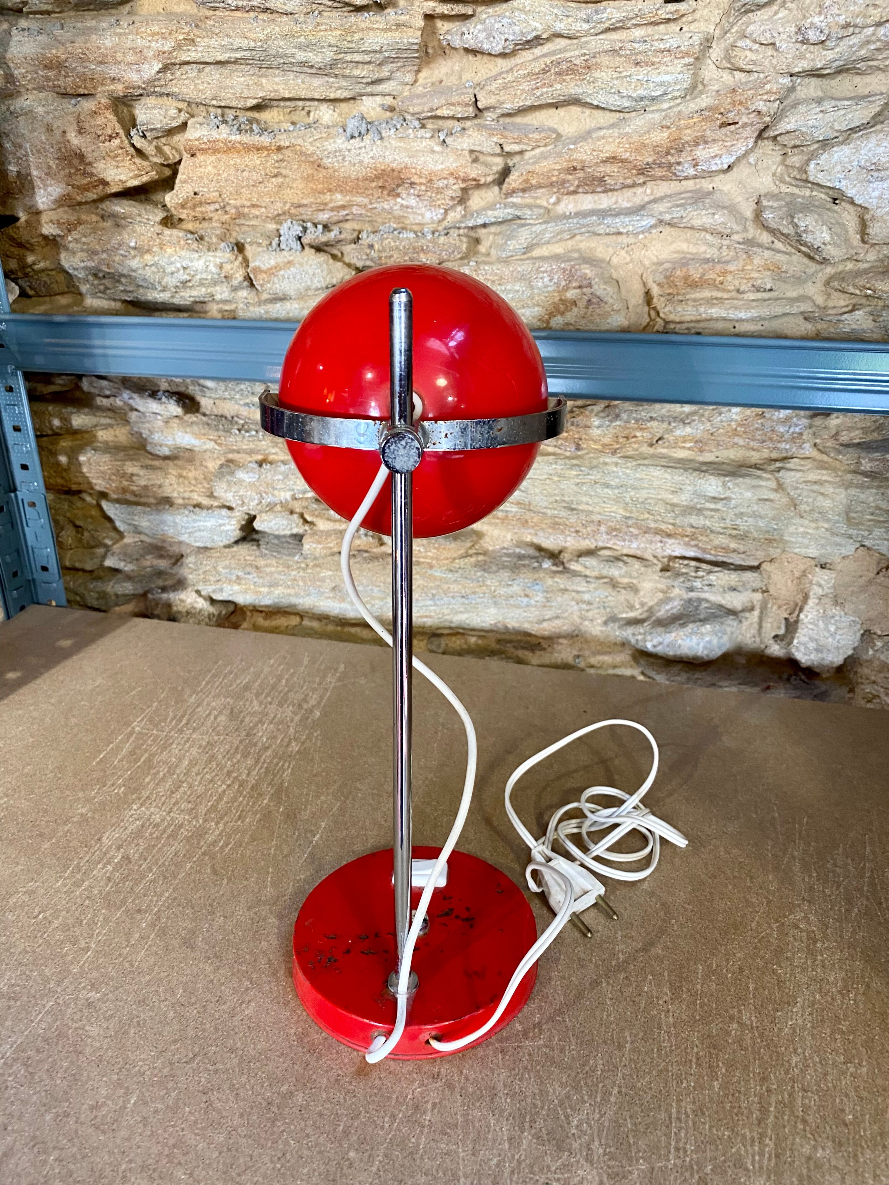 Red eyeball lamp 1970