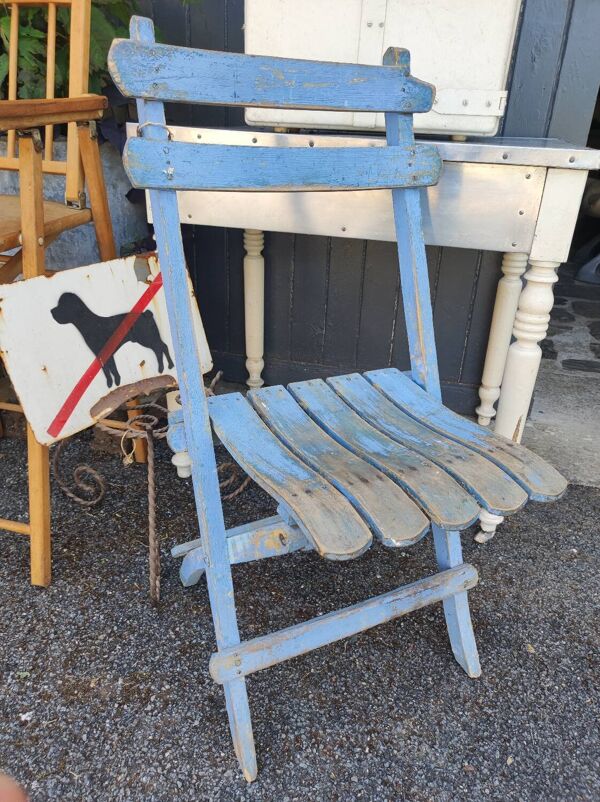 Chaise pliante de jardin en bois bleu