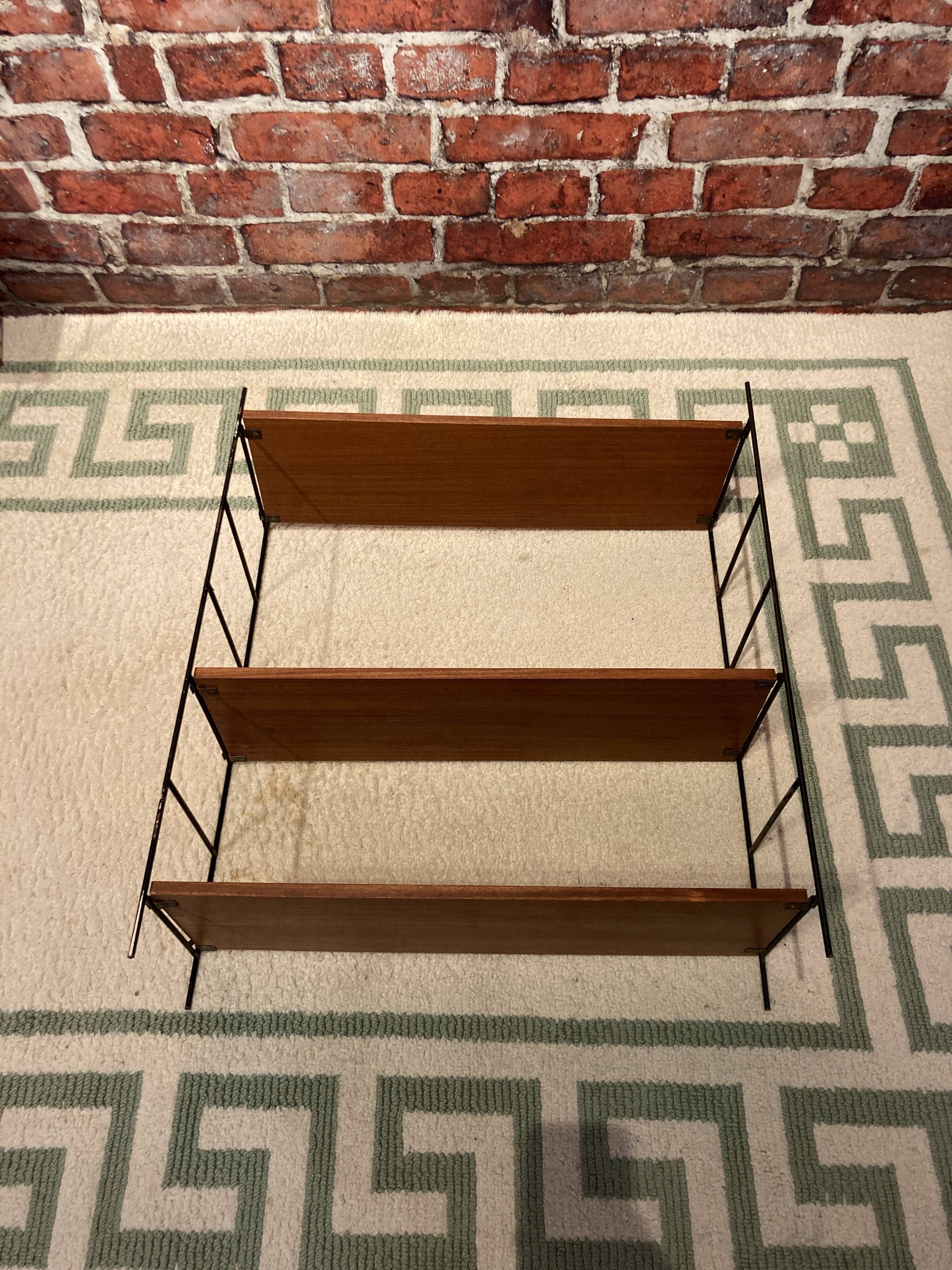 Etagère modulable avec trois étagères
