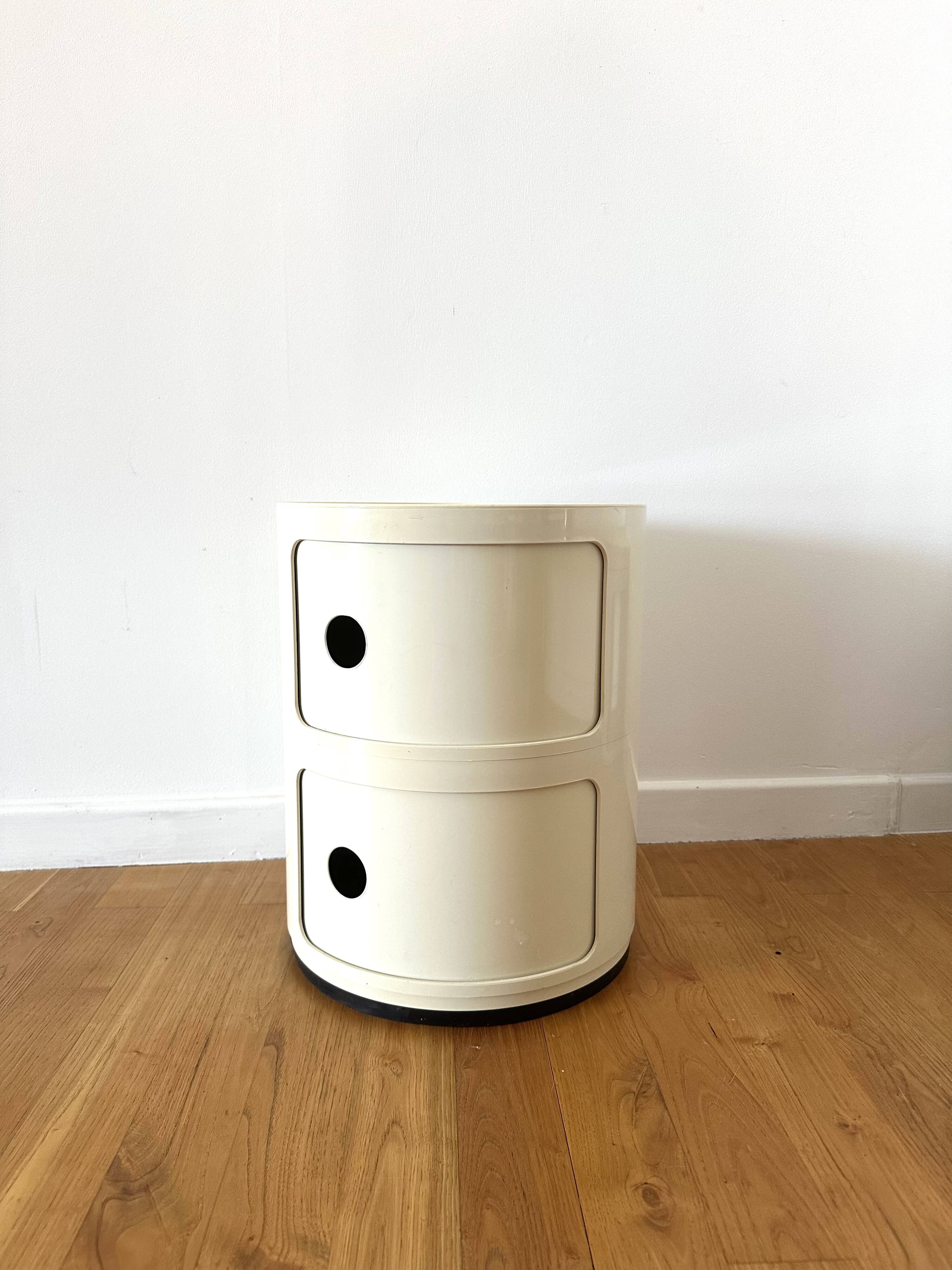 Componibili furniture designed by Anna Castelli for Kartell