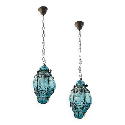 Lot de 2 suspensions en verre de Murano en fer forgé bleu