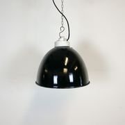 Suspension industrielle en émail noir avec dessus en porcelaine, années 50