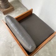 Fauteuil moderniste bois exotique et cuir