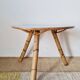 Table basse tripode – Rotin & Bambou – Plateau ovoïde bleu ciel