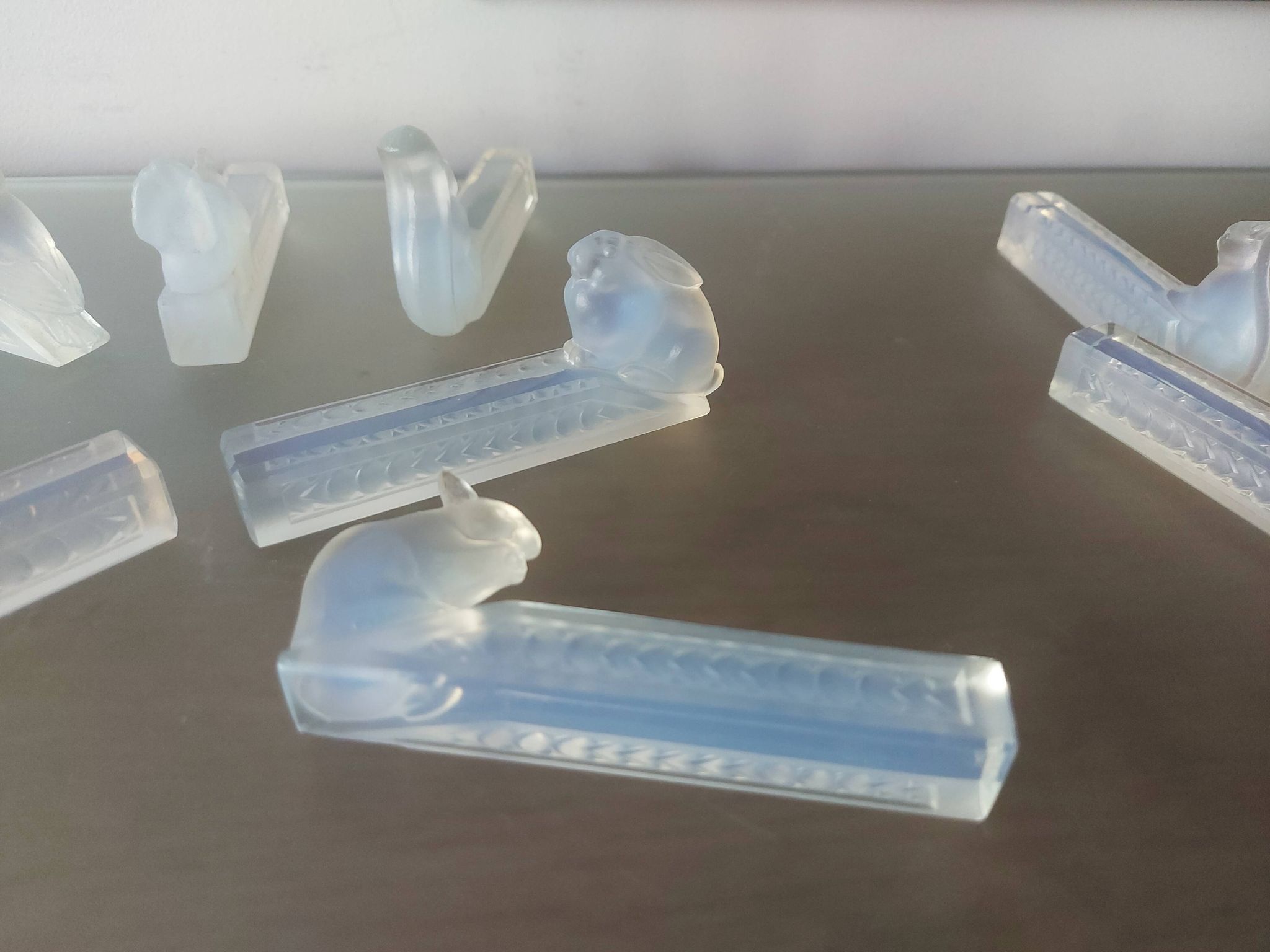 9 doors art deco knives in opalescent glass, bestiary.