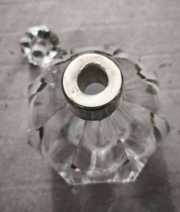 Flacon modèle Fontainebleau de Baccarat