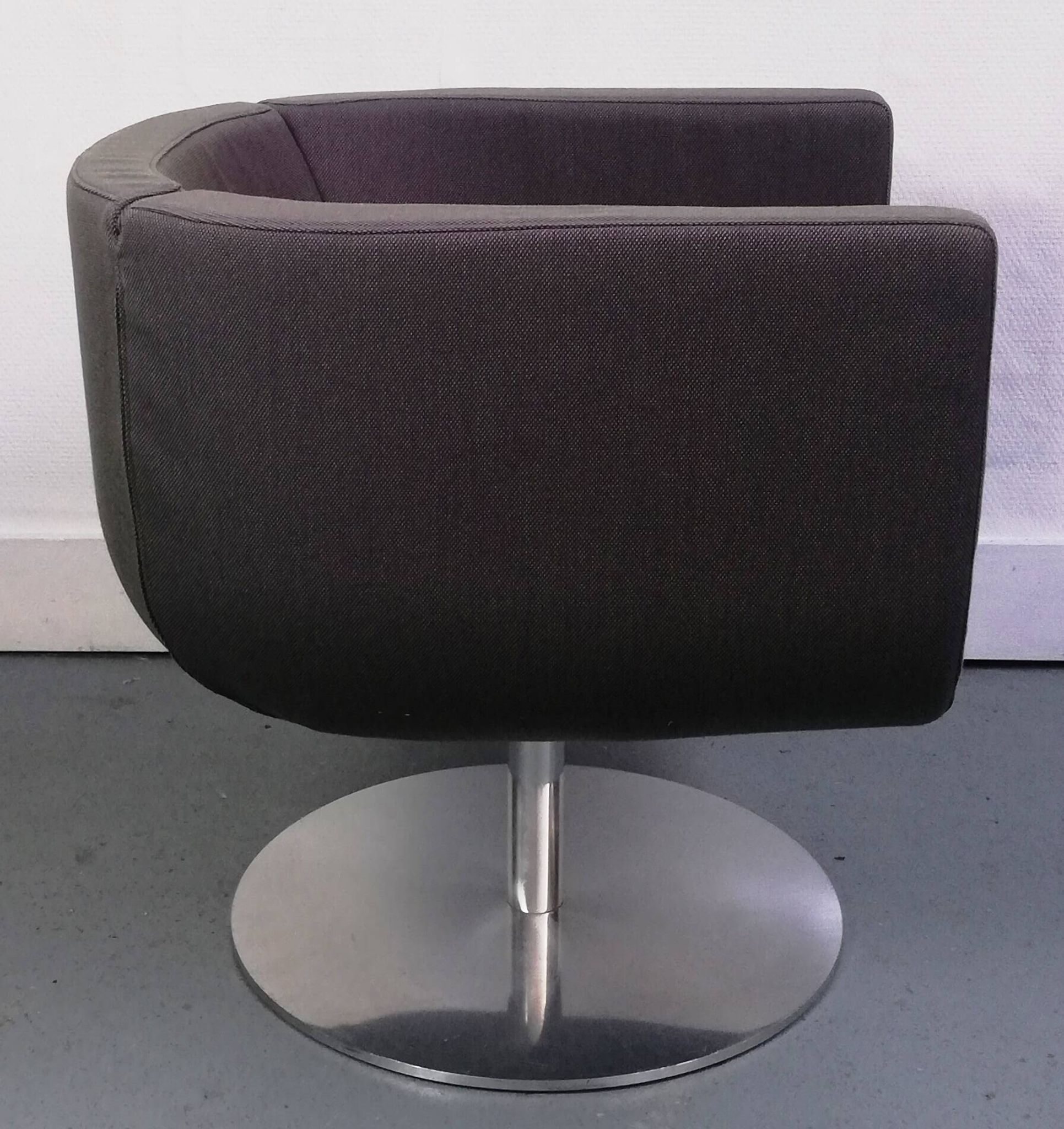 Pair of tulip armchairs, B&B Italia