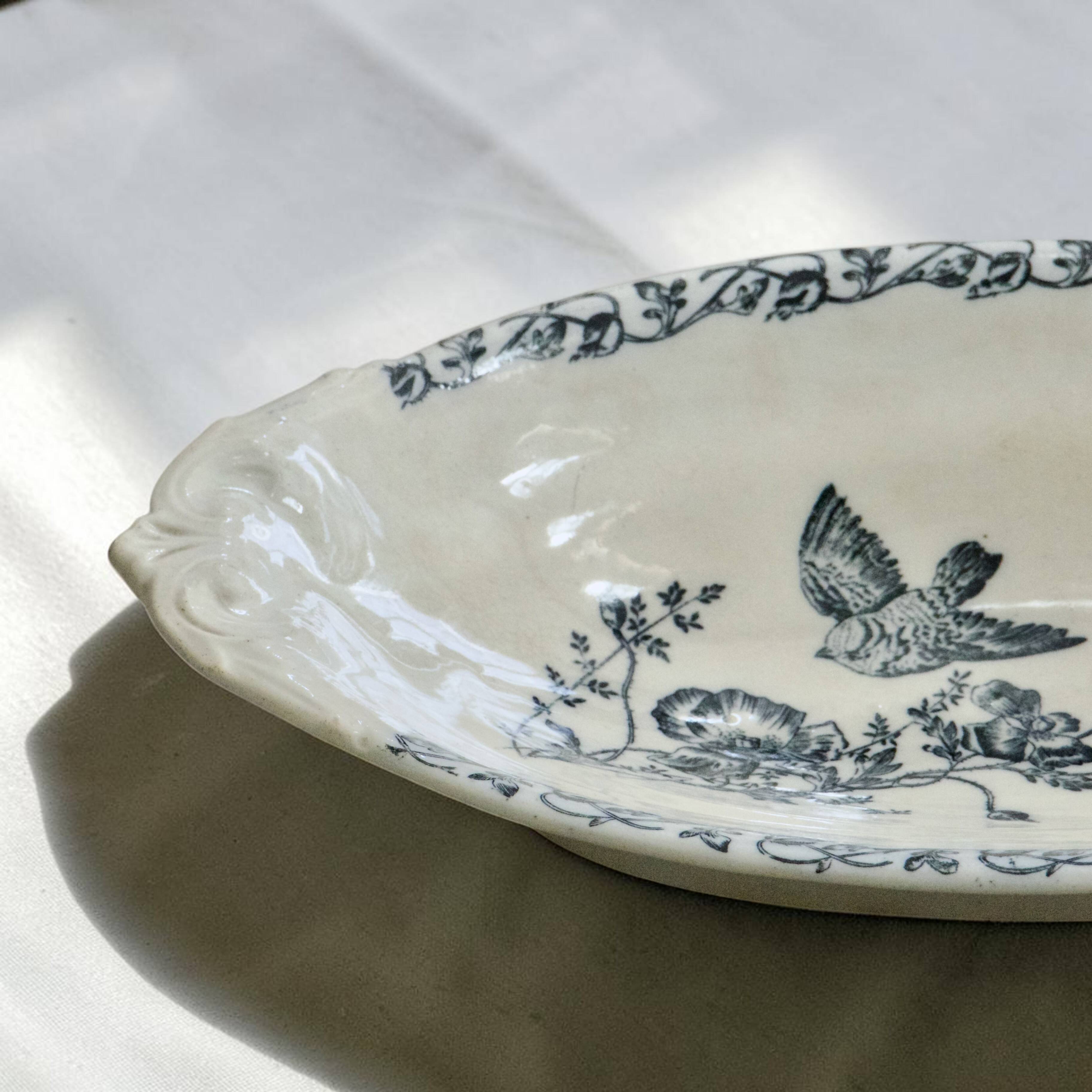Iron flat plate with a 19th-century bird signed Onnaing "Poppies"