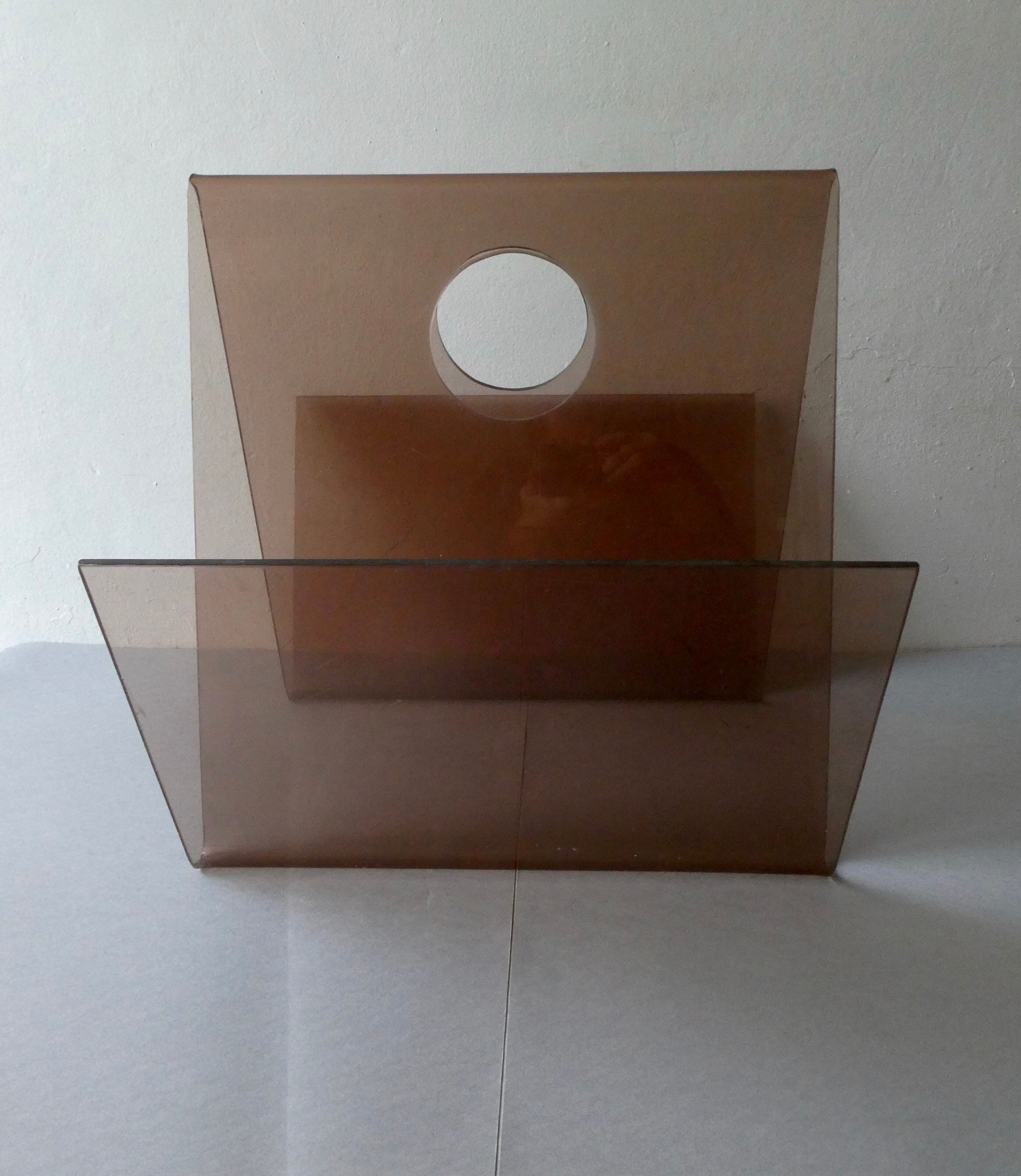 Review door in smoked Plexiglas, 70s, H 42 cm