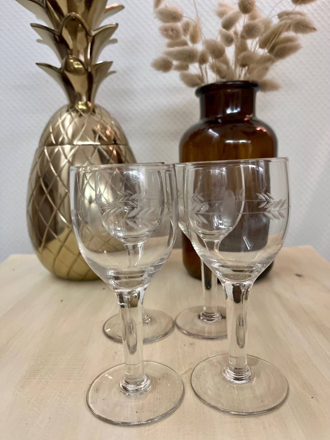 Set of 4 vintage wine or liquor glasses