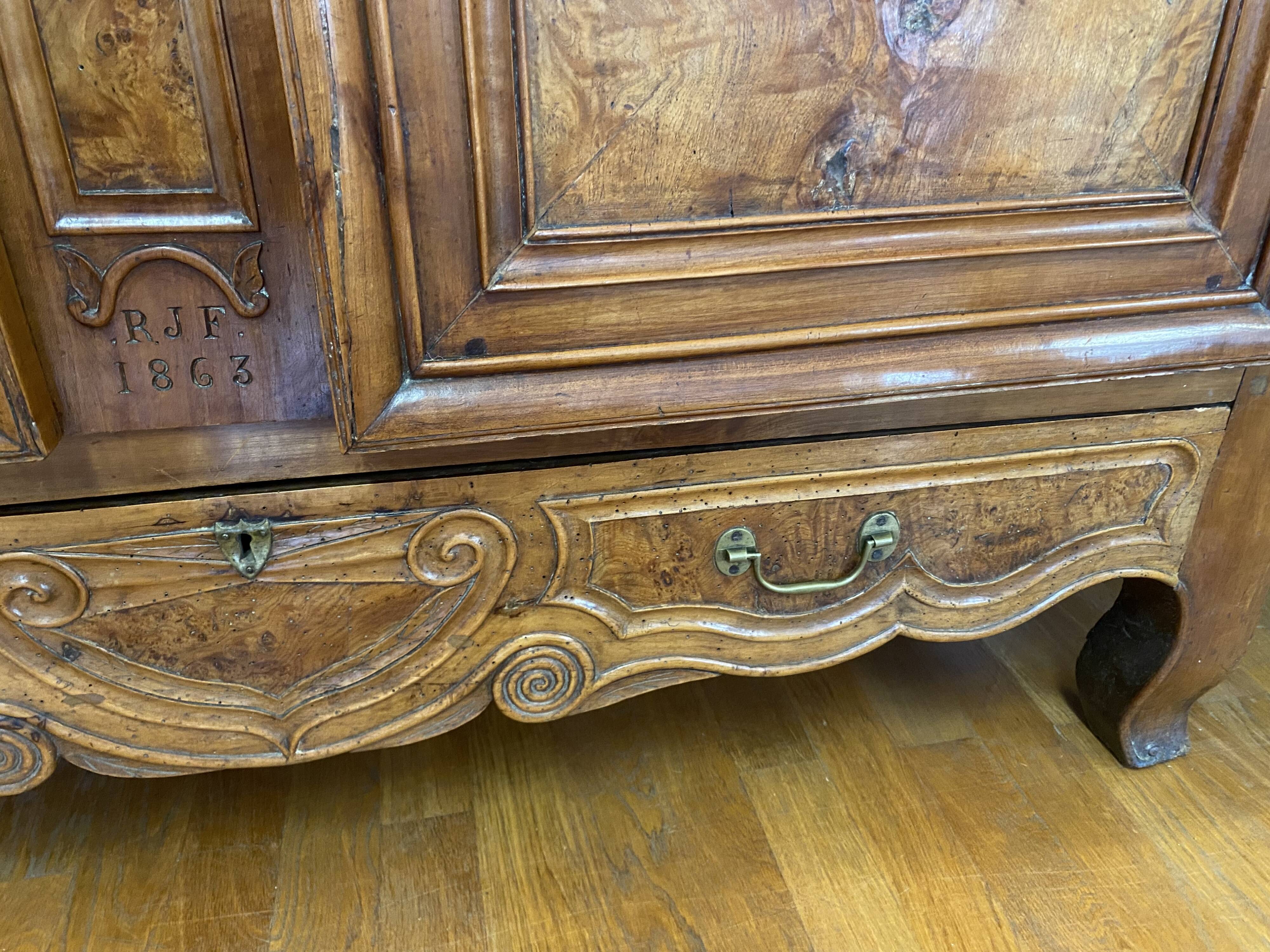 Bressane cabinet dated 1863, in walnut, ash and ash magnifying glass