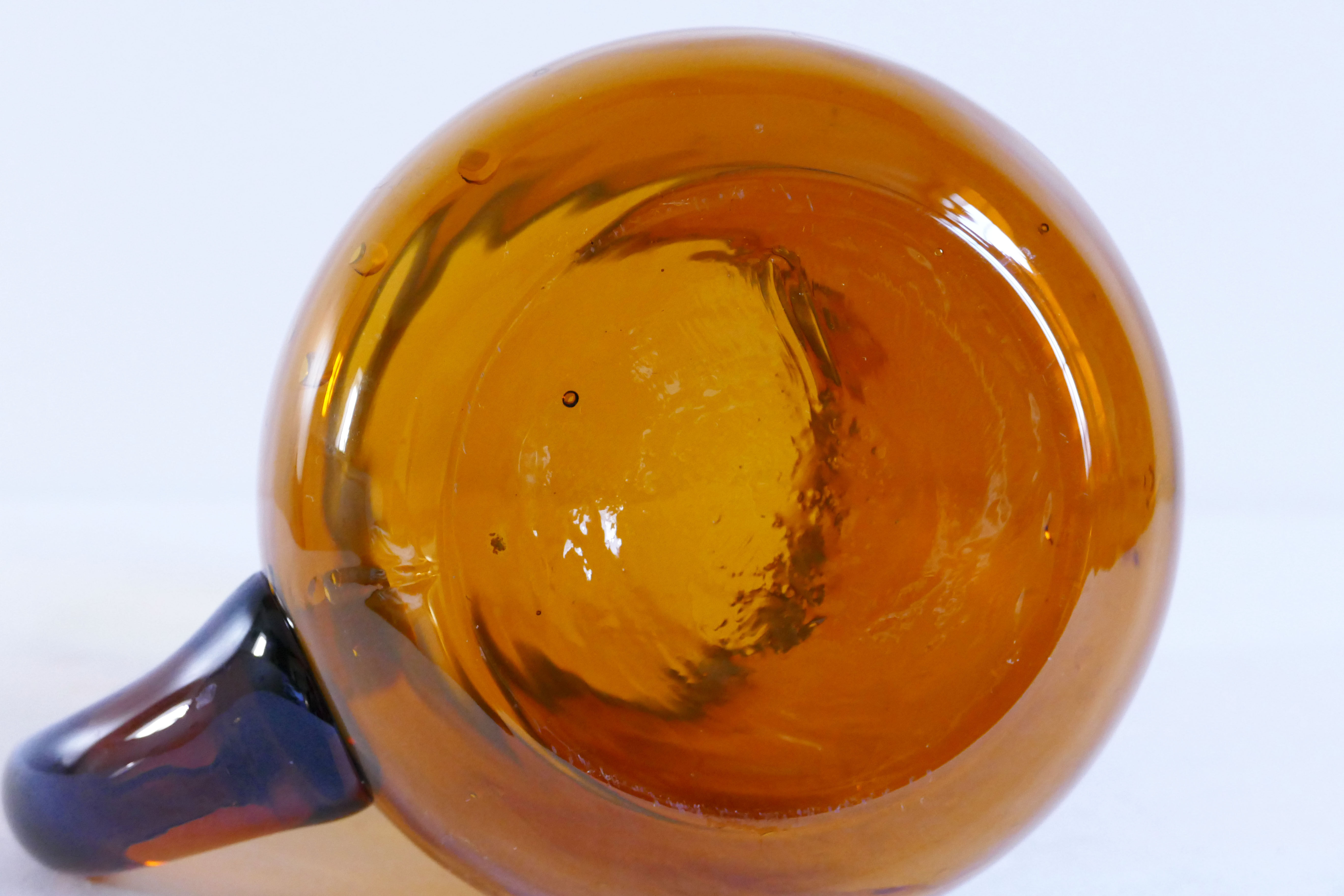 Pichet vintage en verre marron