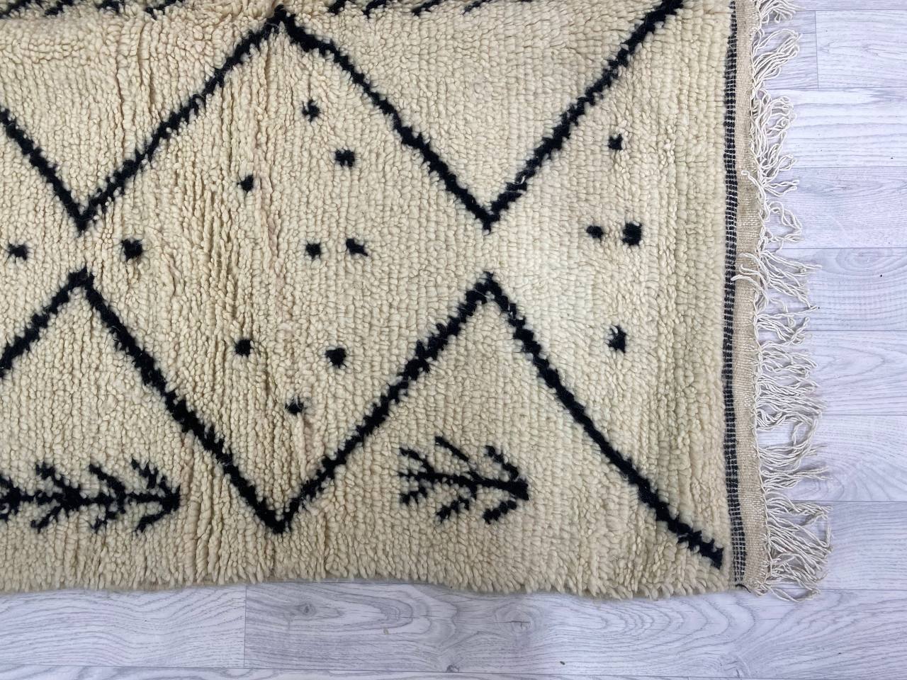Handmade moroccan berber carpet 254 x 150 cm