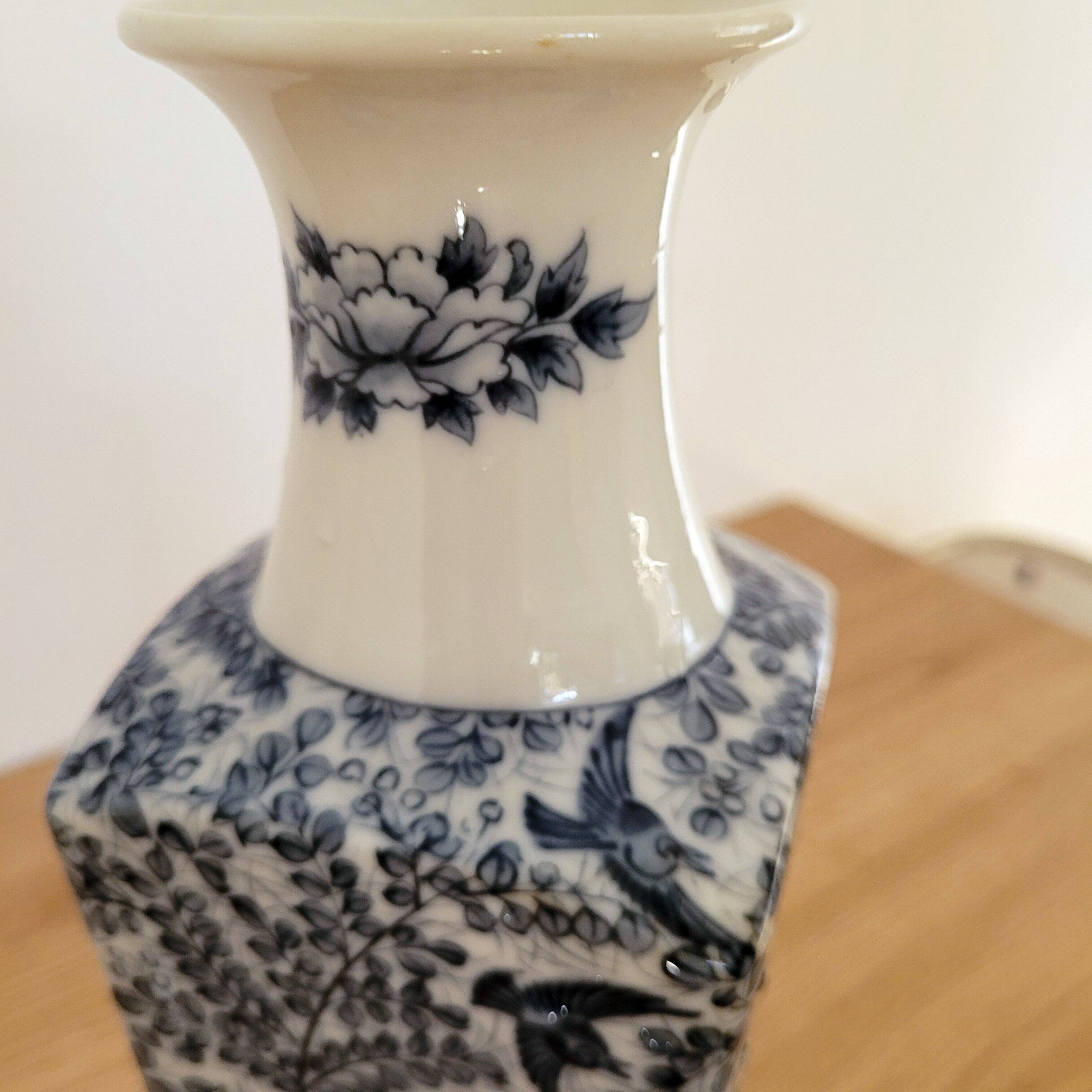 Vase japonisant aux oiseaux bleus - Asahi Sato Gordon