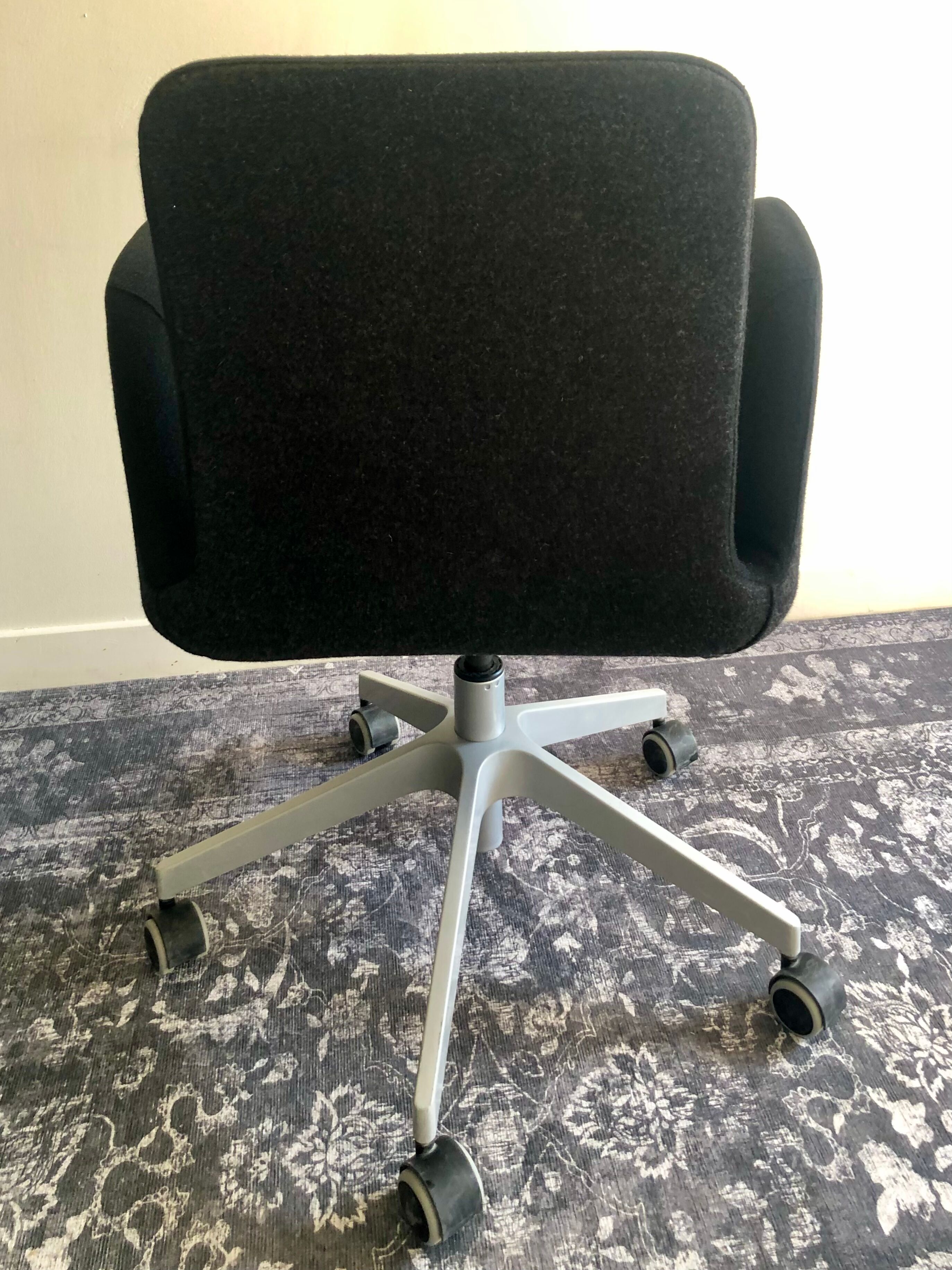 Jolly office chair