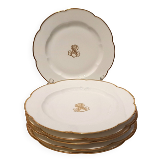Série de 8 assiettes blanches en porcelaine de Sèvres, à bordures et monogramme dorés, années 1880