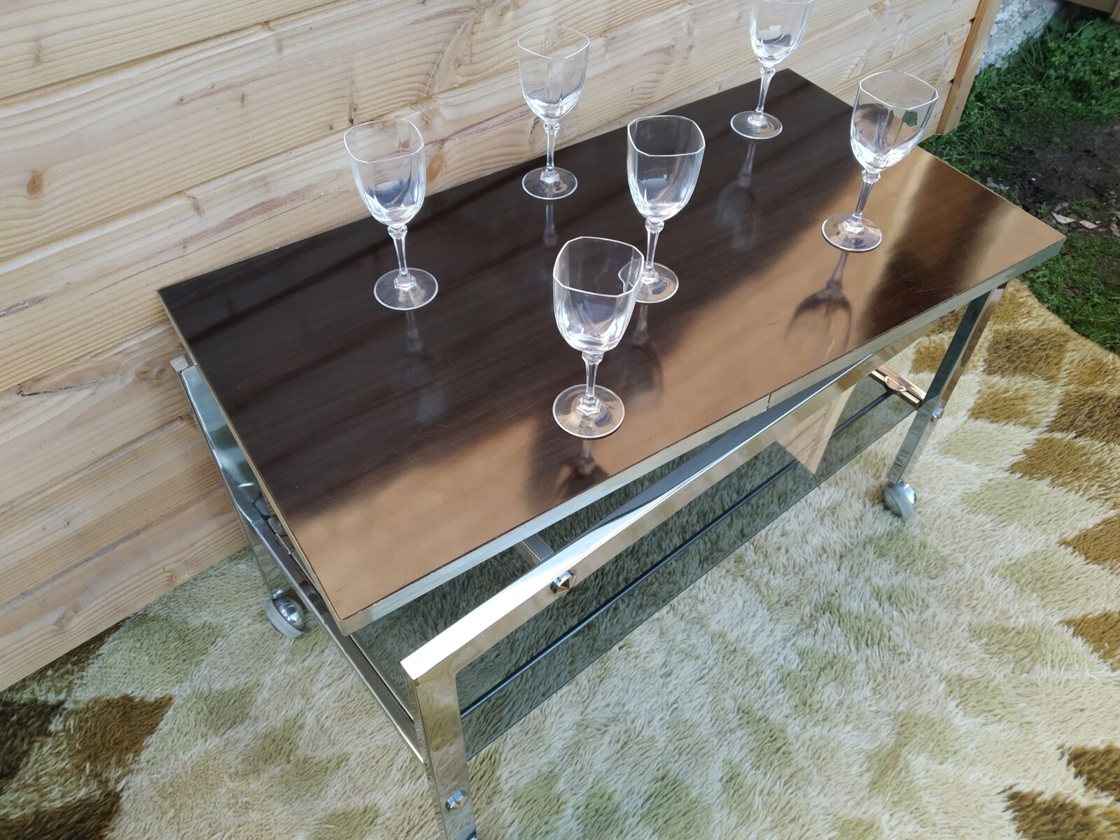 Swivel rolling coffee table