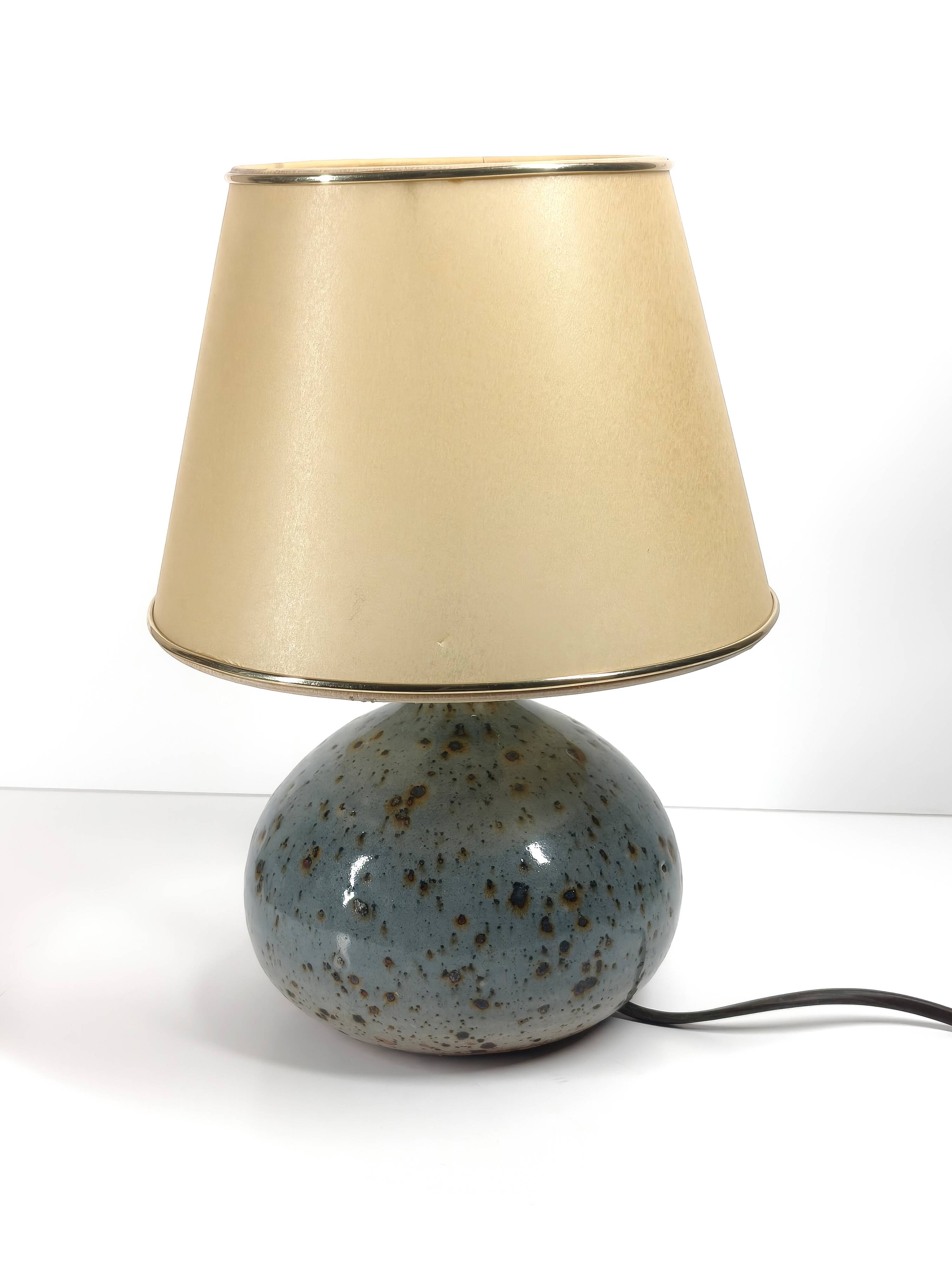Vintage table lamp in glazed ceramic, 1950s style.