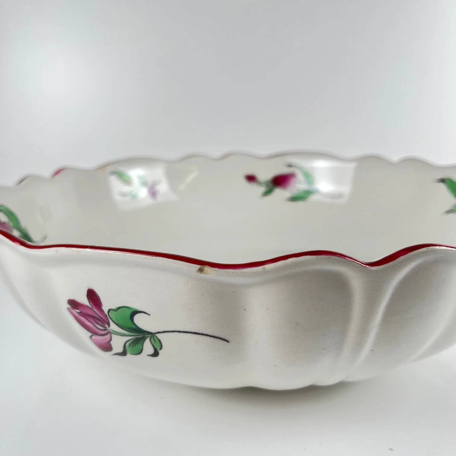 Fluted edge salad bowl model Réverbère by KG Lunéville