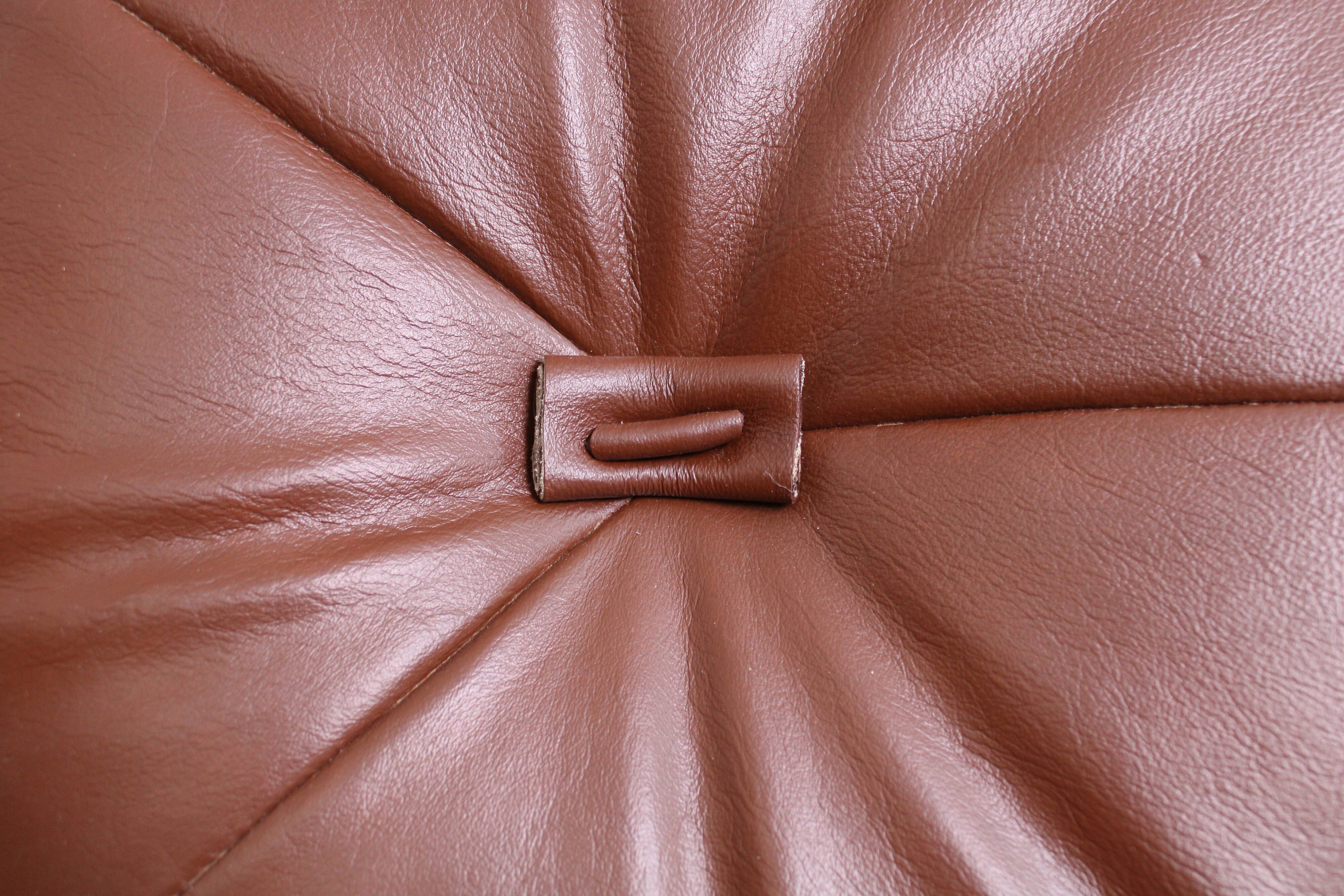 Un fauteuil lounge Nucleus en cuir marron Tetrad vintage des années 50.