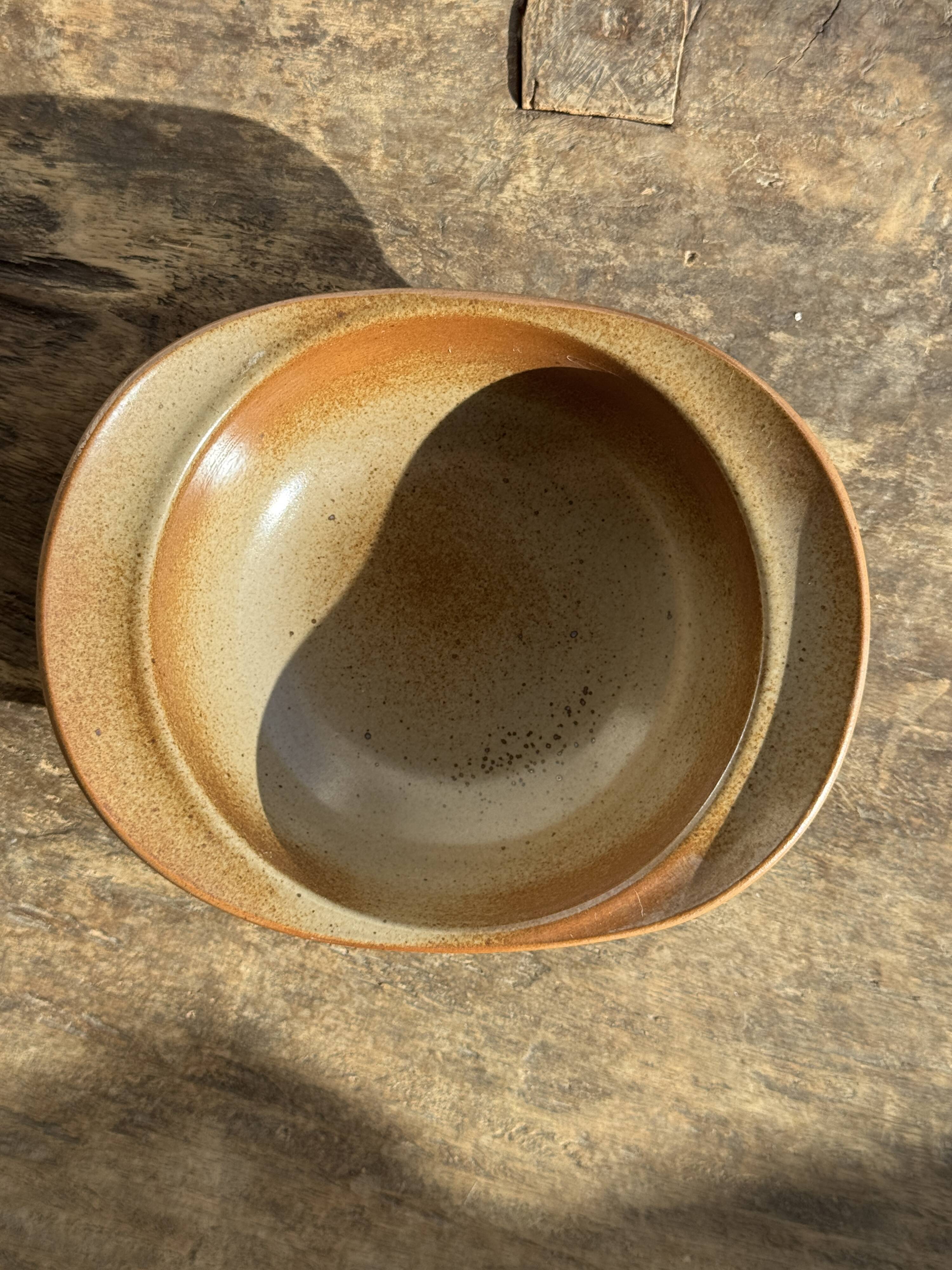 Small stoneware bowl with two wide, flat handles D:15-18.5
