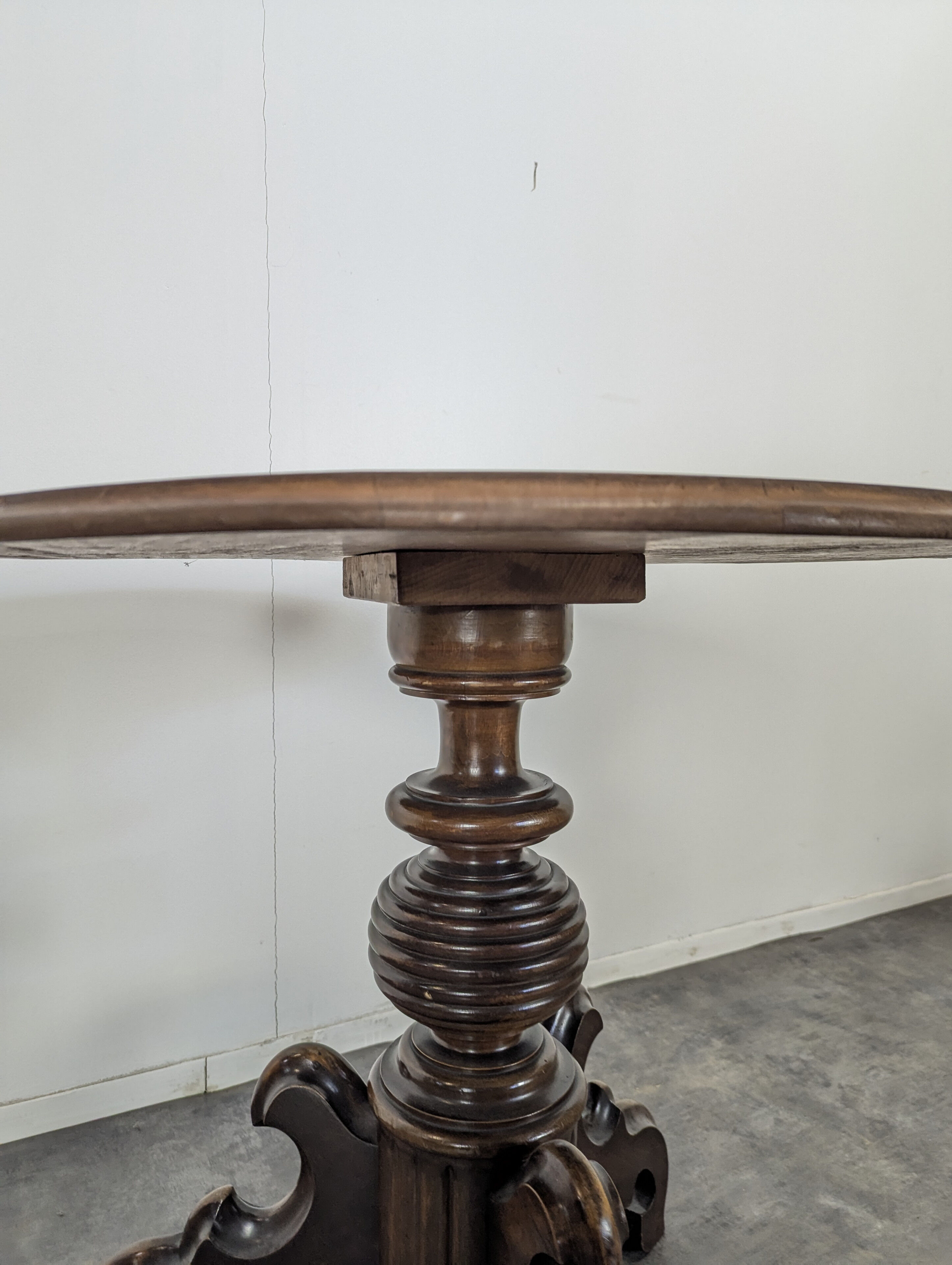 Early 20th century pedestal table
