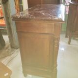 Walnut chest of drawers
