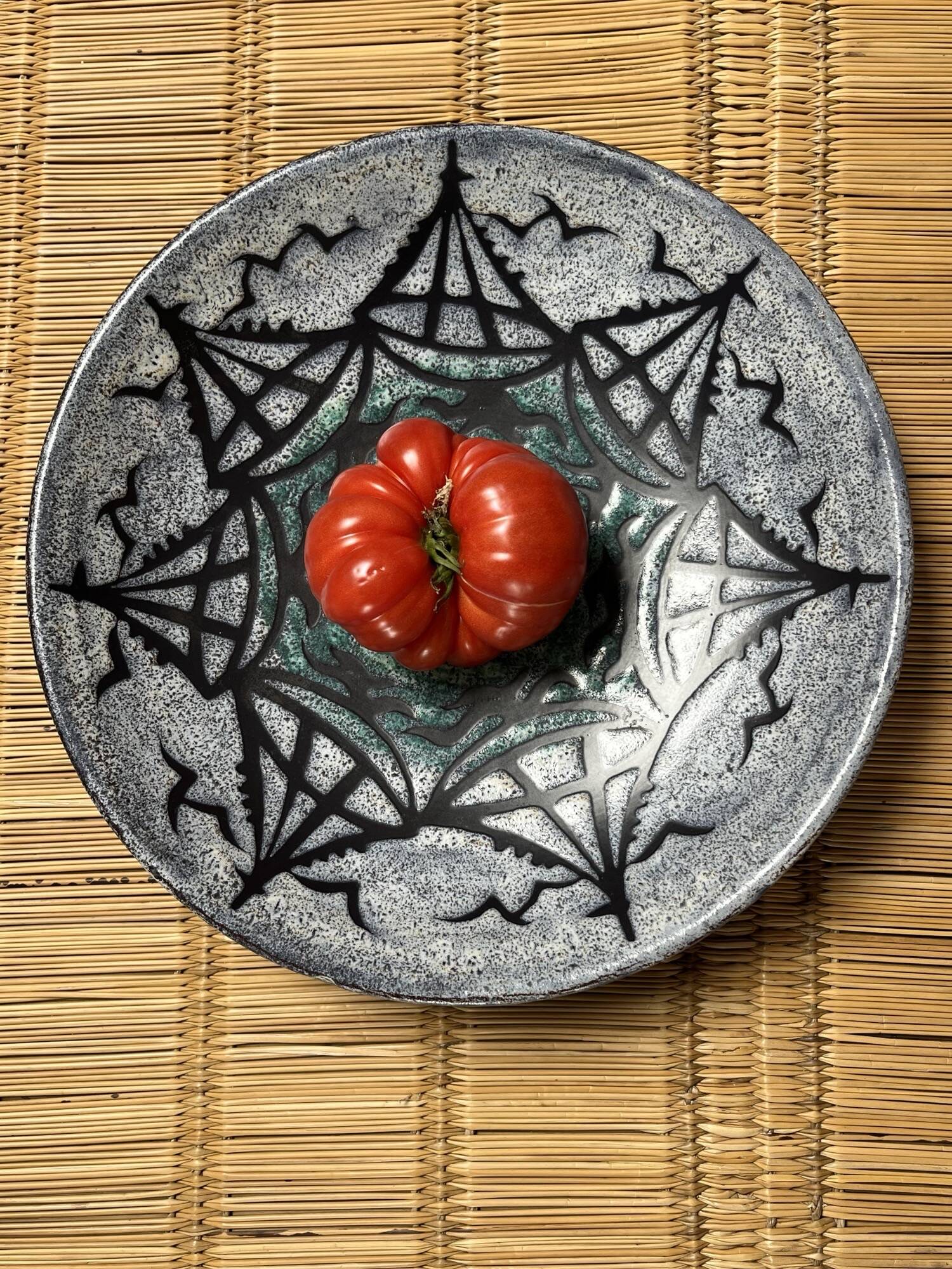 Large round dish St Clément boat motifs