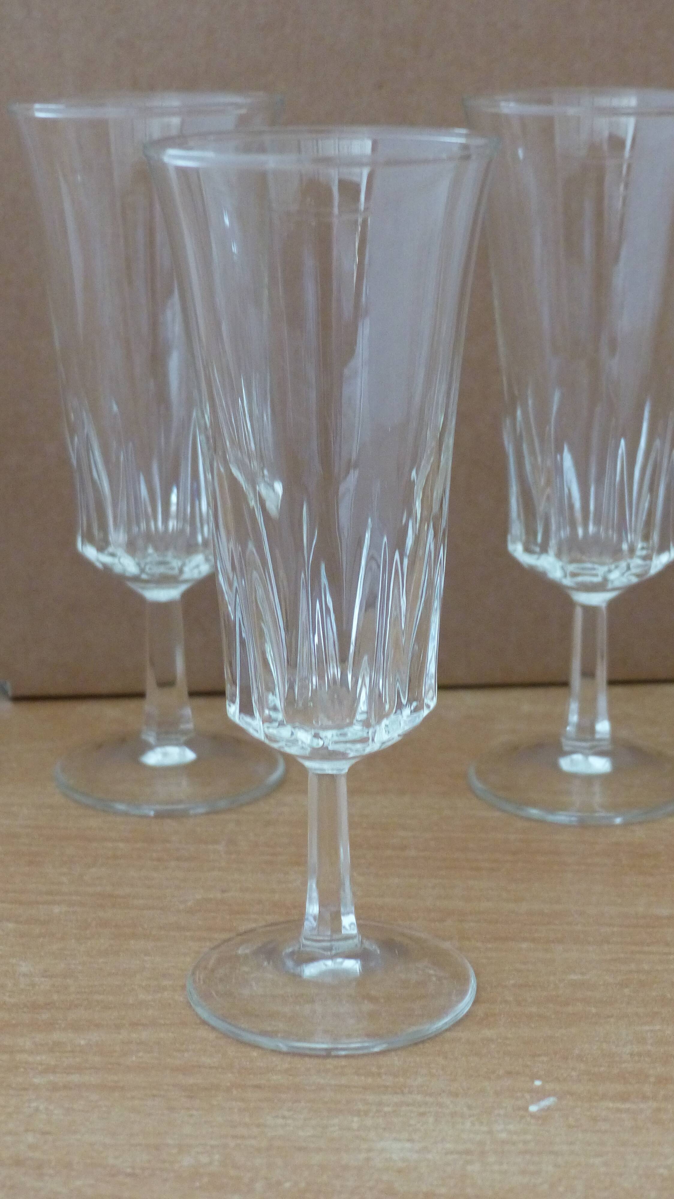 9 champagne flutes
