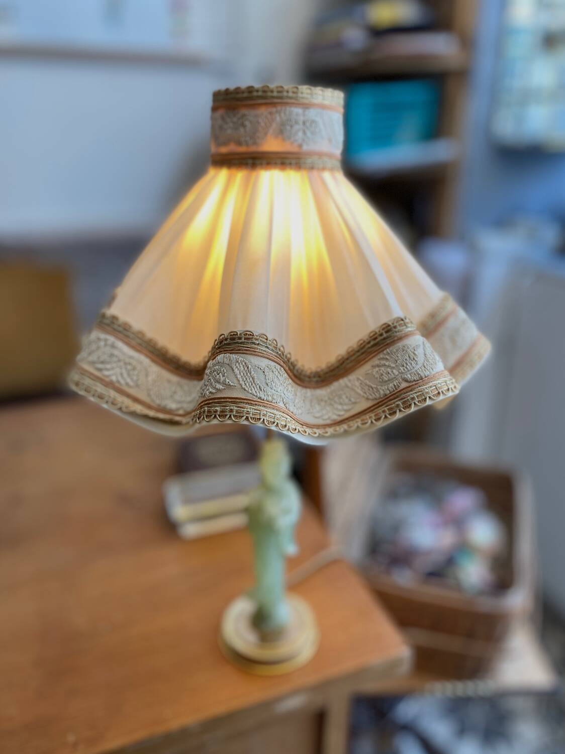 Lampe avec pied statuette asiatique en jade