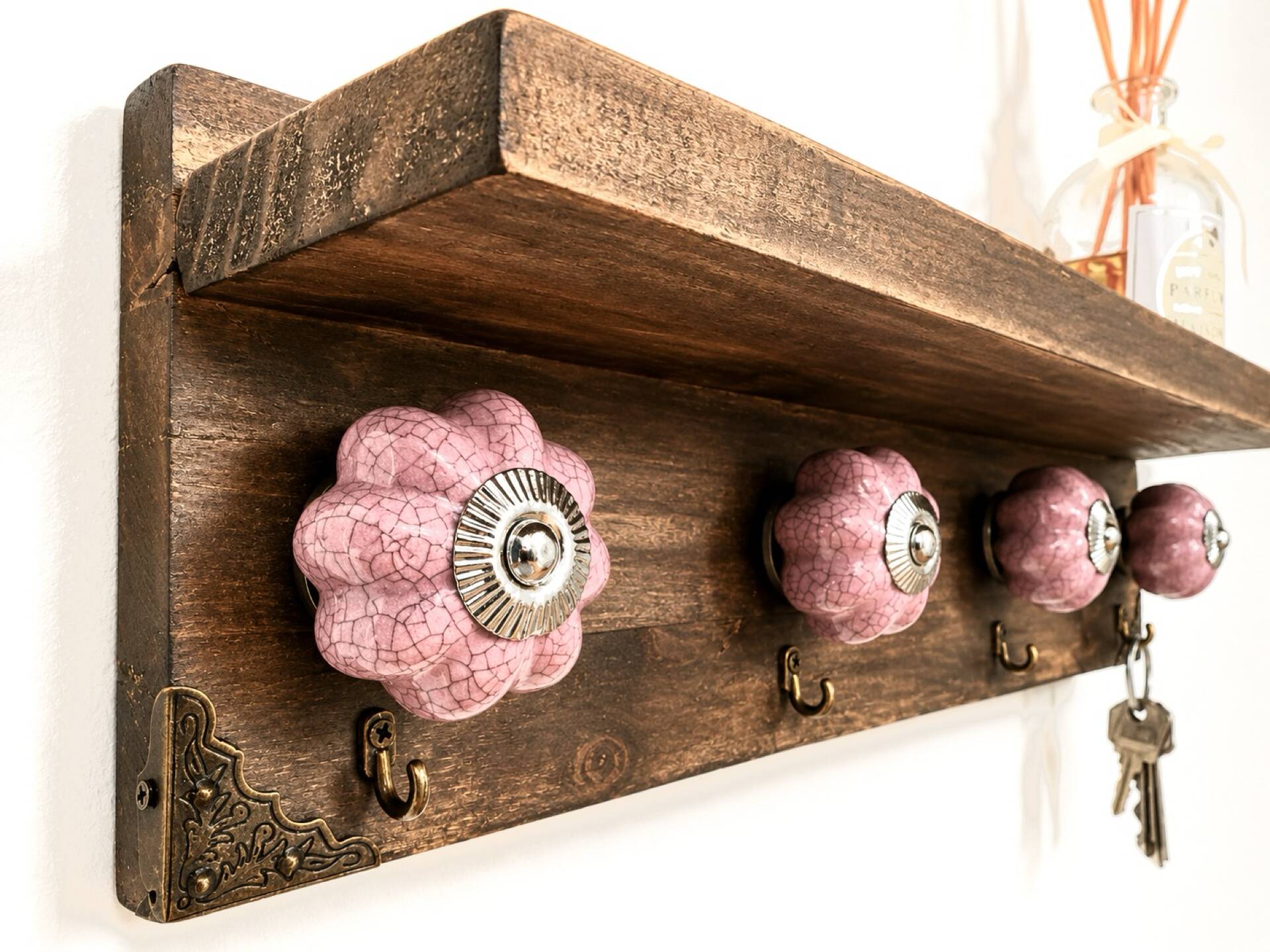 "Wall-mounted key holder shelf in wood, chic country / vintage / shabby style"