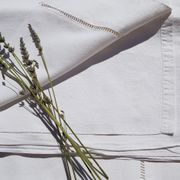 Drap monogramme AD brodé