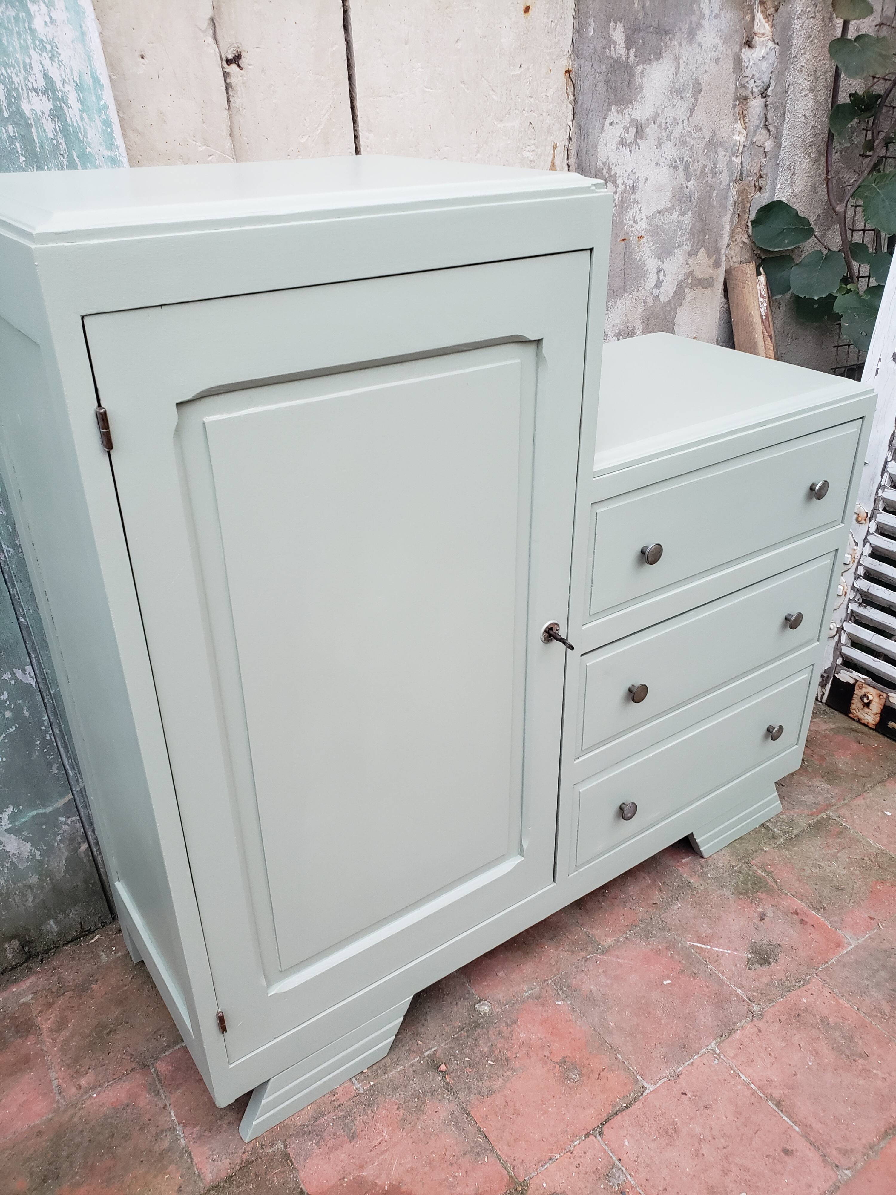 Commode asymétrique vintage vert lichen