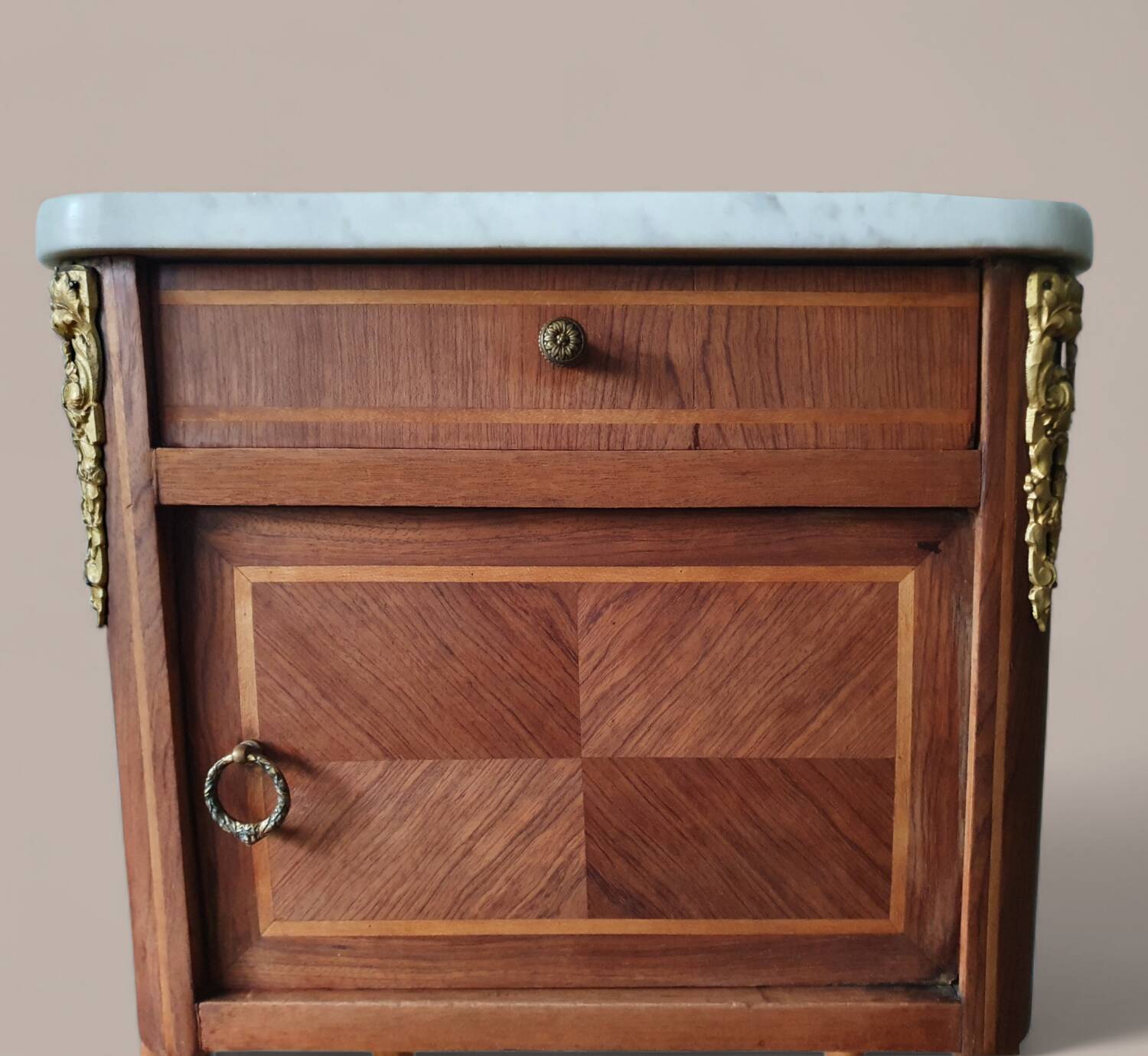 Table d’appoint Louis XVI marqueterie - Marbre et décors bronze doré