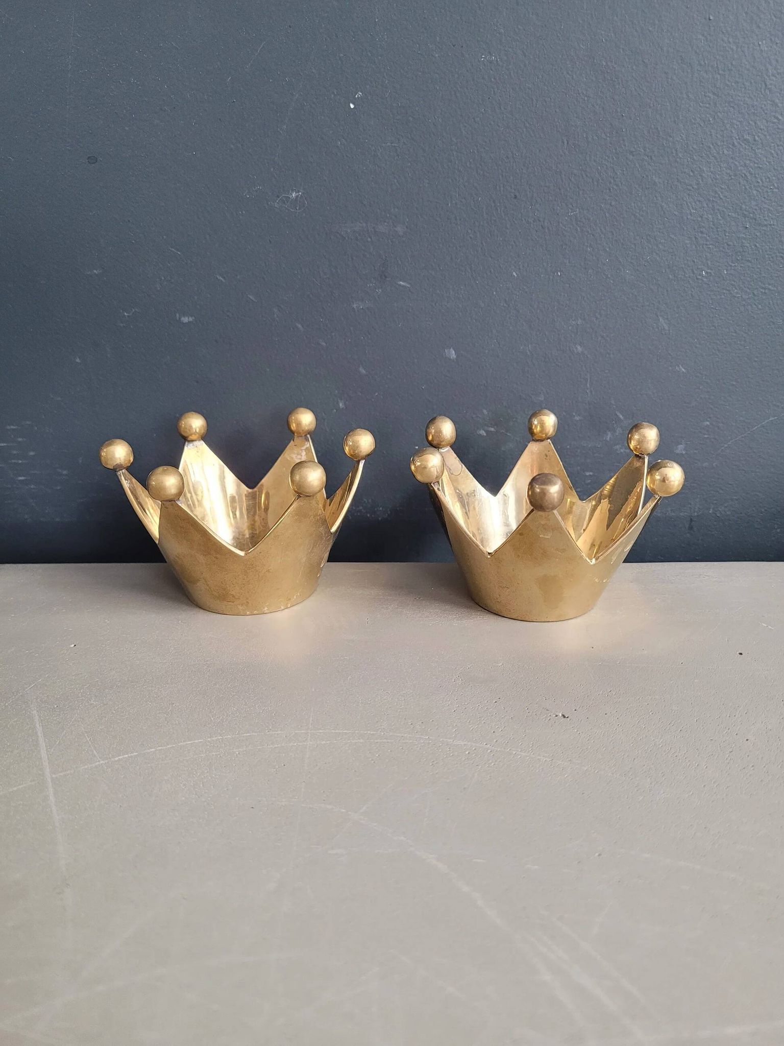 Pair of crown candle holders in brass