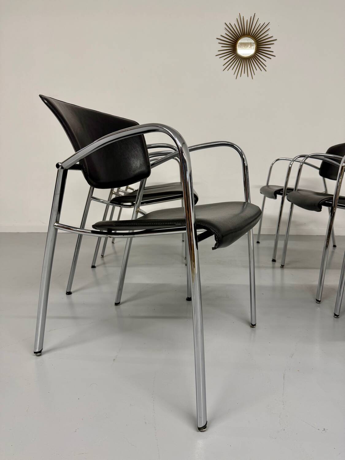 6 black leather and chrome metal chairs Brayton International vintage sa
