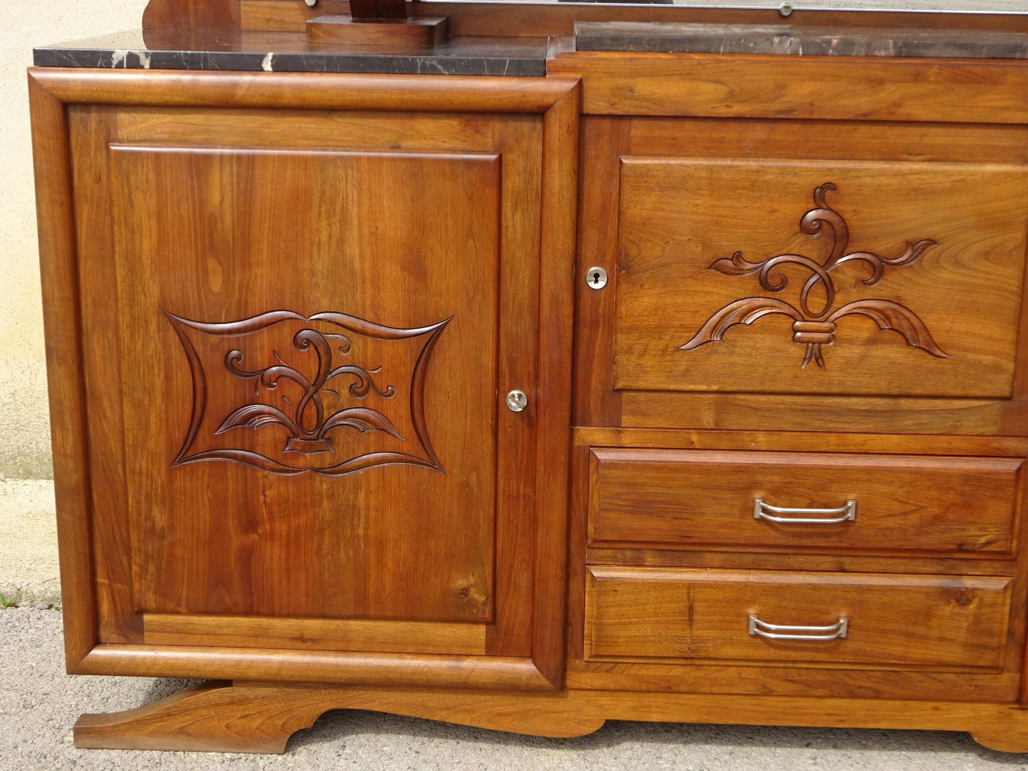 Grand buffet 2 corps en noyer et marbre