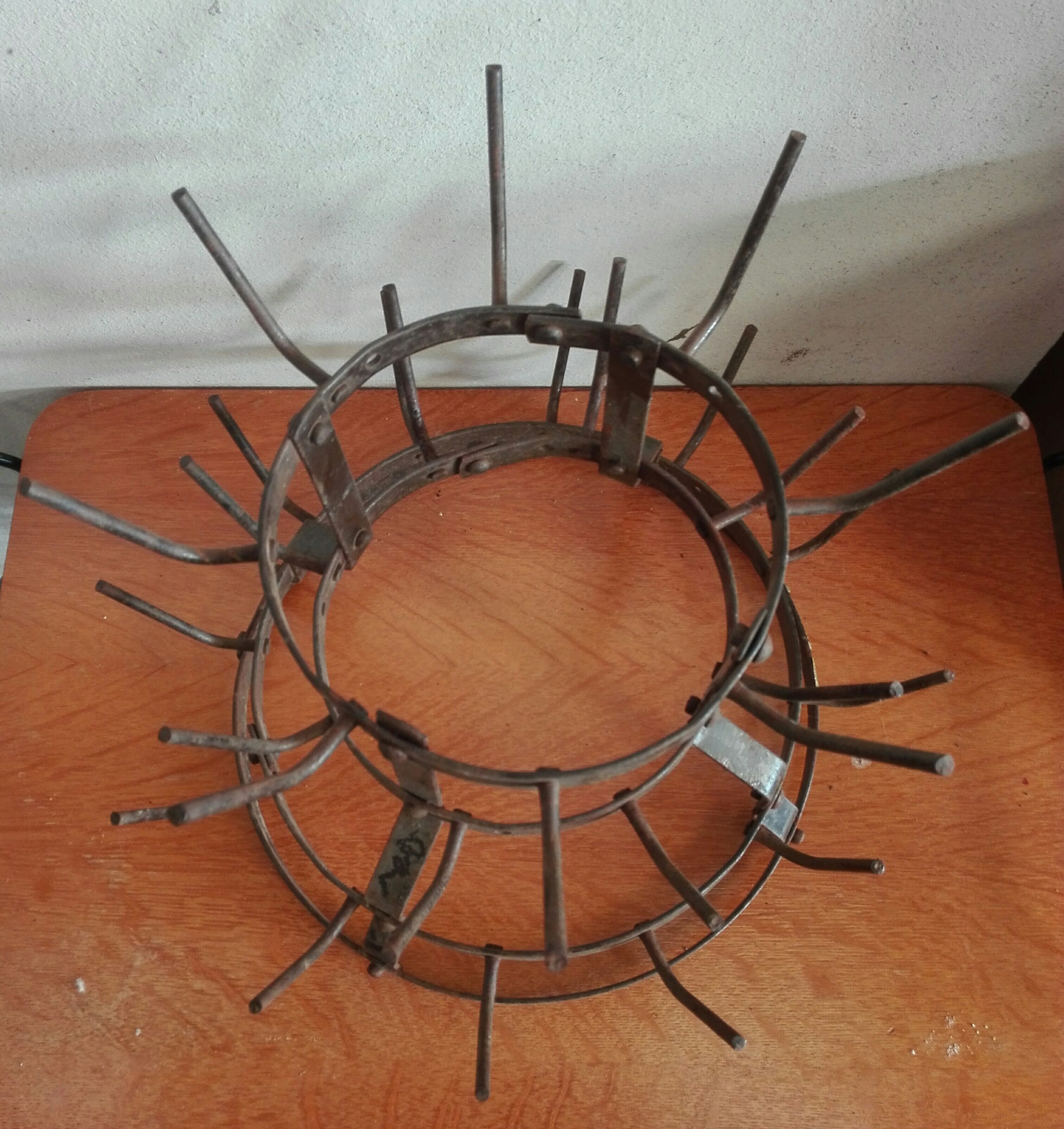 Hedgehog bottle drainer