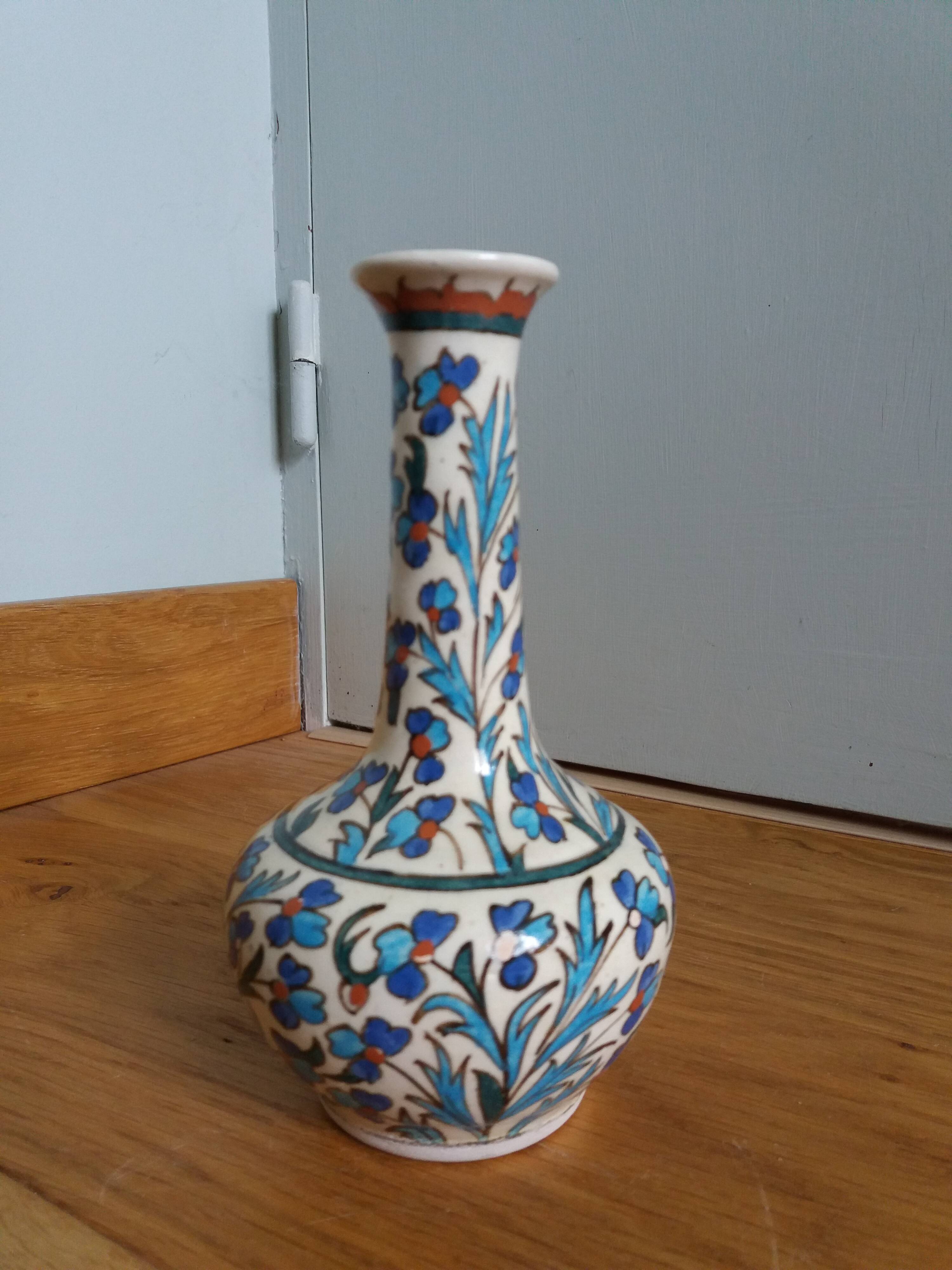 Vase soliflore décor peint Iznik Turquie
