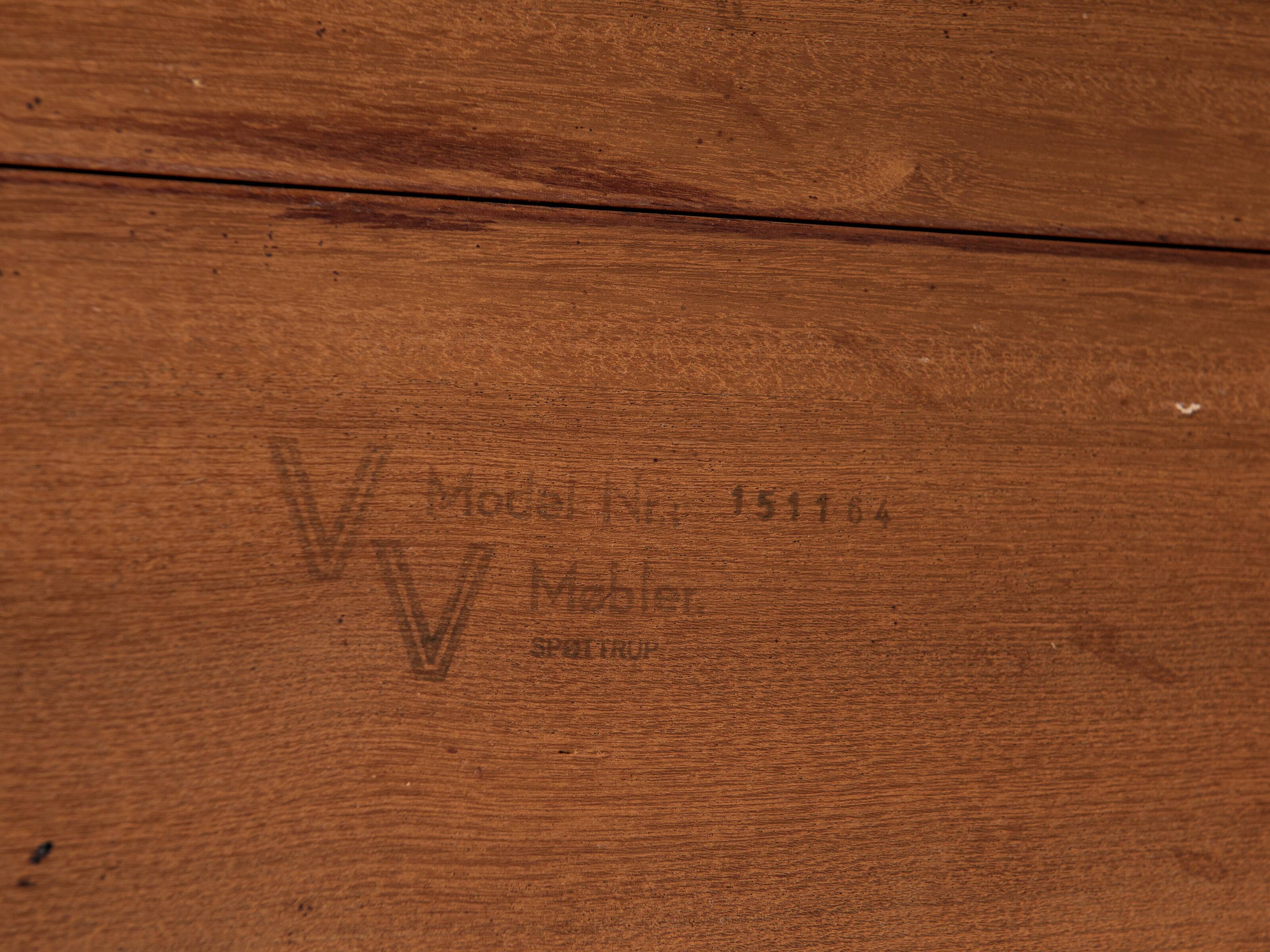 Midcentury Danish extendable round dining table in rosewood by VV Møbler 1960s