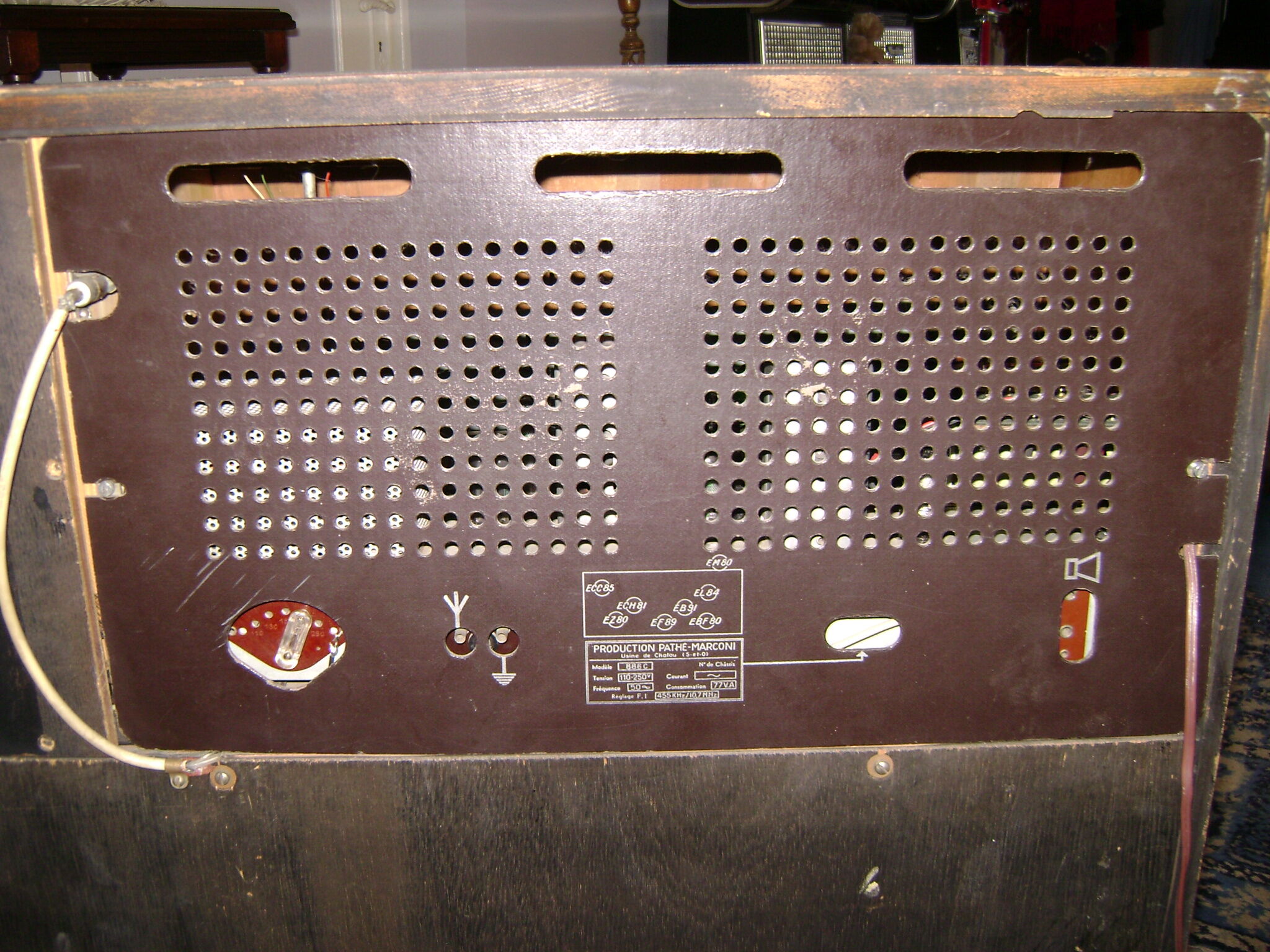 Meuble radio et tourne-disque " La Voix de son Maitre" des années 1950