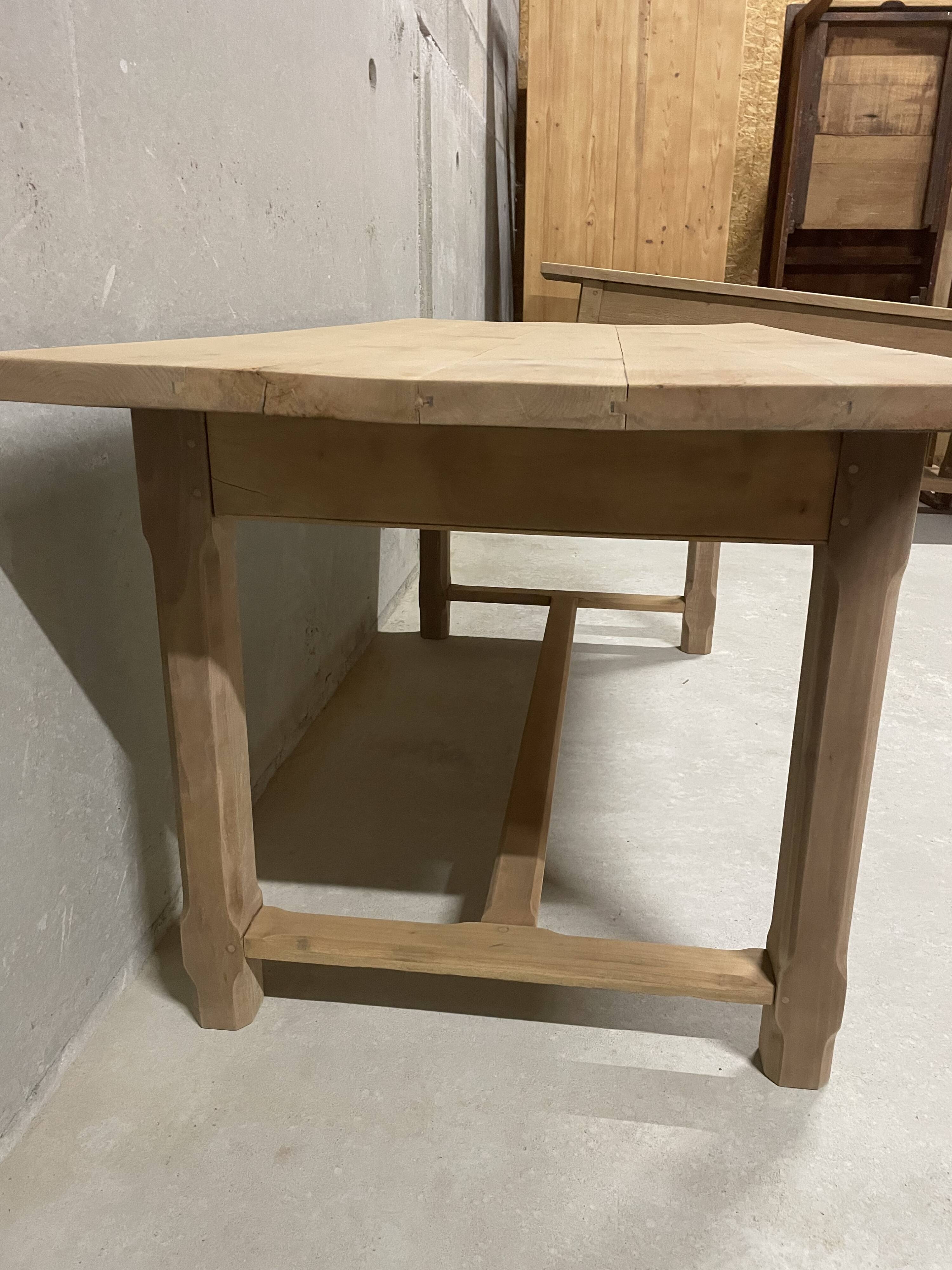 Large solid wood table with a sleek design – integrated storage.