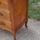 Commode 3 tiroirs teinté merisier style Louis XVI  avec clé