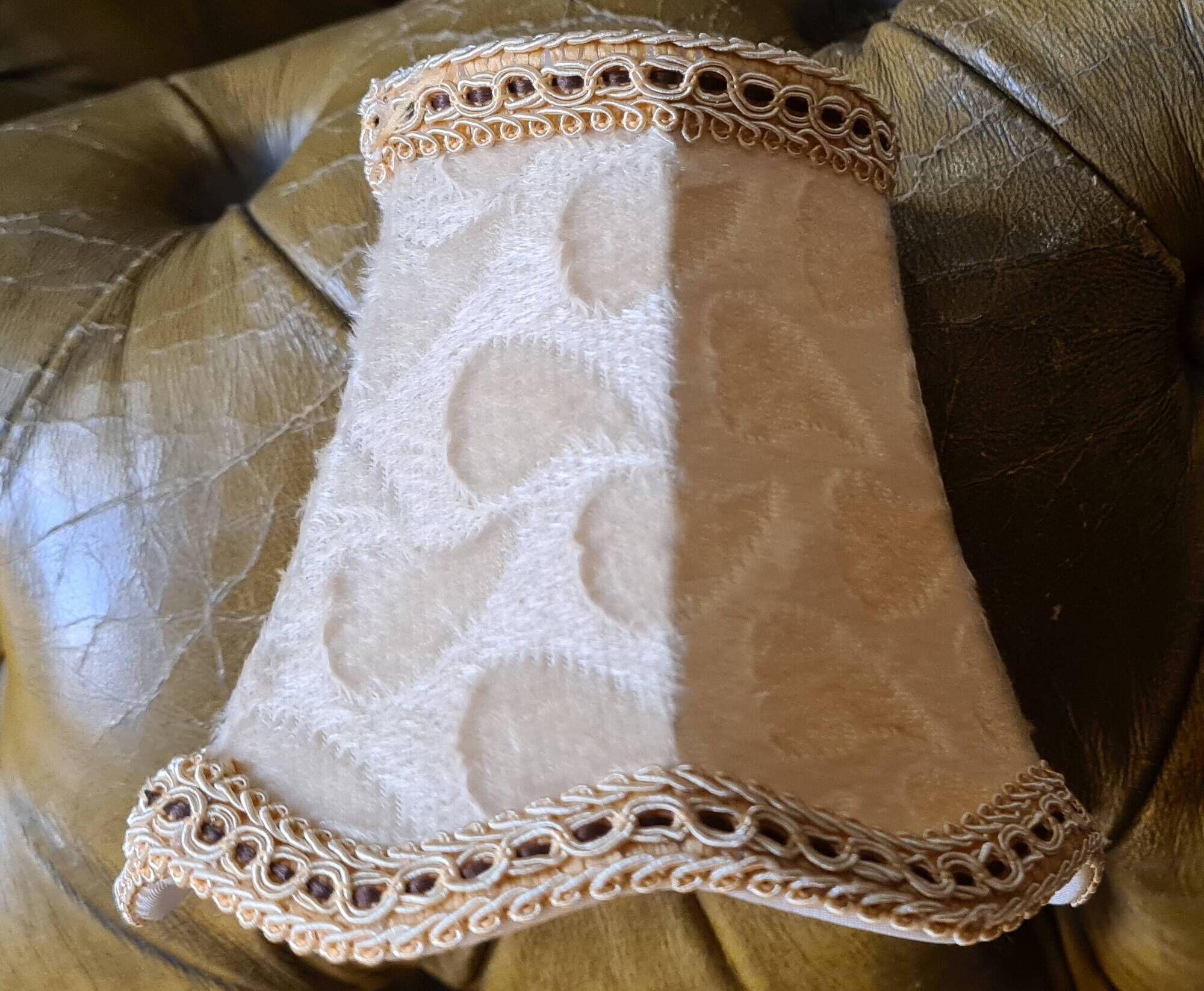 Pair of brass bedside lamp, with pretty velvet lampshade 31x14
