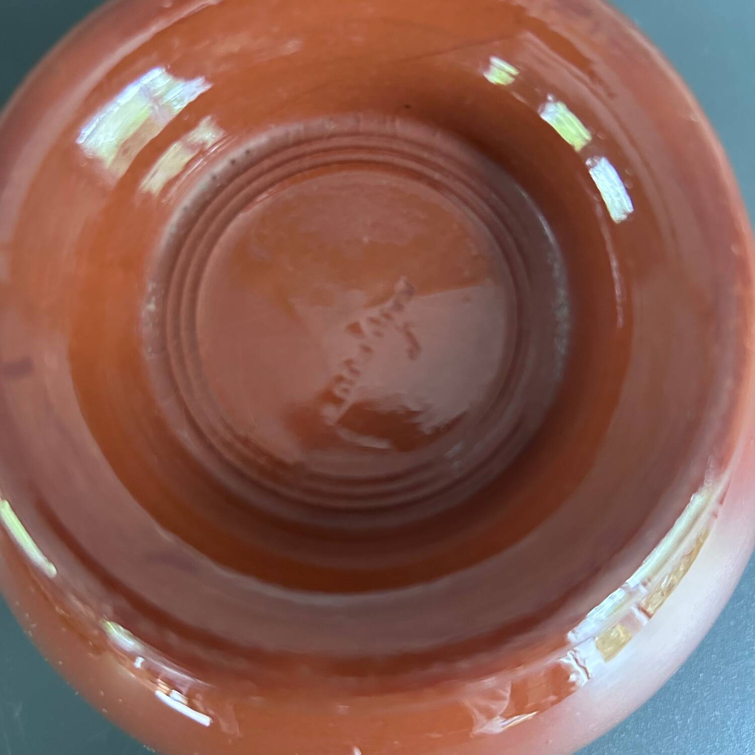 Two-tone 2-legged cut